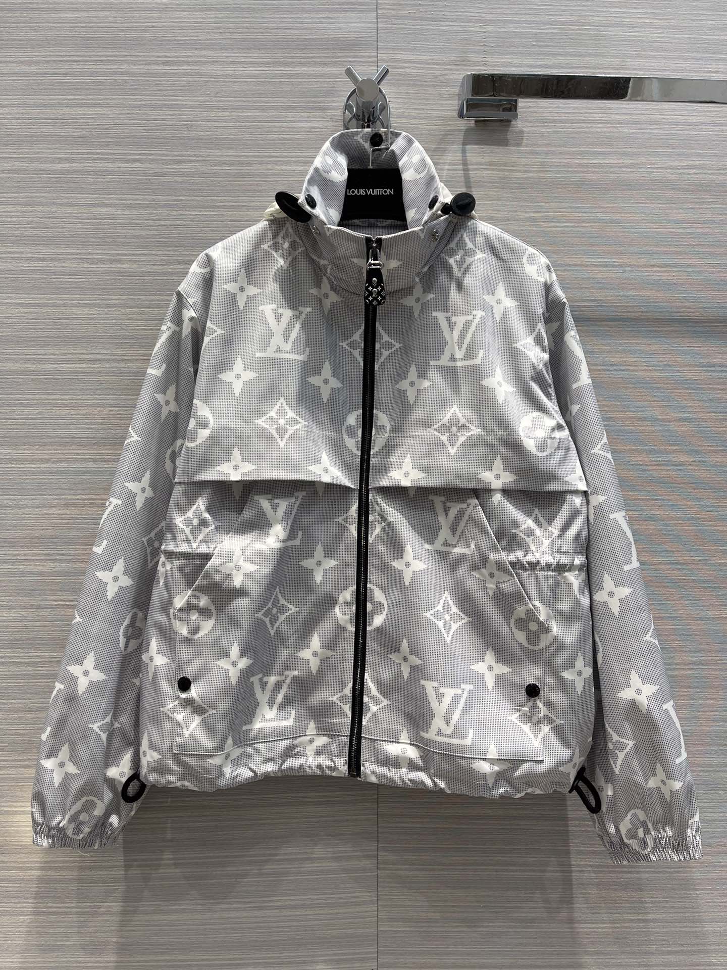 Louis Vuitton AAA+
 Clothing Coats & Jackets Grey White Printing Fall/Winter Collection Hooded Top