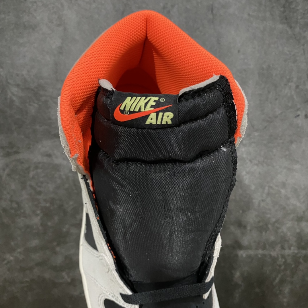 图片[8]-莞产纯原版Air Jordan AJ1灰麂皮 三文鱼555088-018 全新升级网板中底 原楦原纸板开发 极致一眼正品既视感 原厂皮料 承诺百分百一致原鞋 鞋面清洁度最高QC检验标准 控制溢胶 飞翼3D高频深度立体 全市场仅此一家 鞋盒、防尘纸 均采购来自原厂 尺码：40 40.5 41 42 42.5 43 44 44.5 45 46 47.5-选品中心