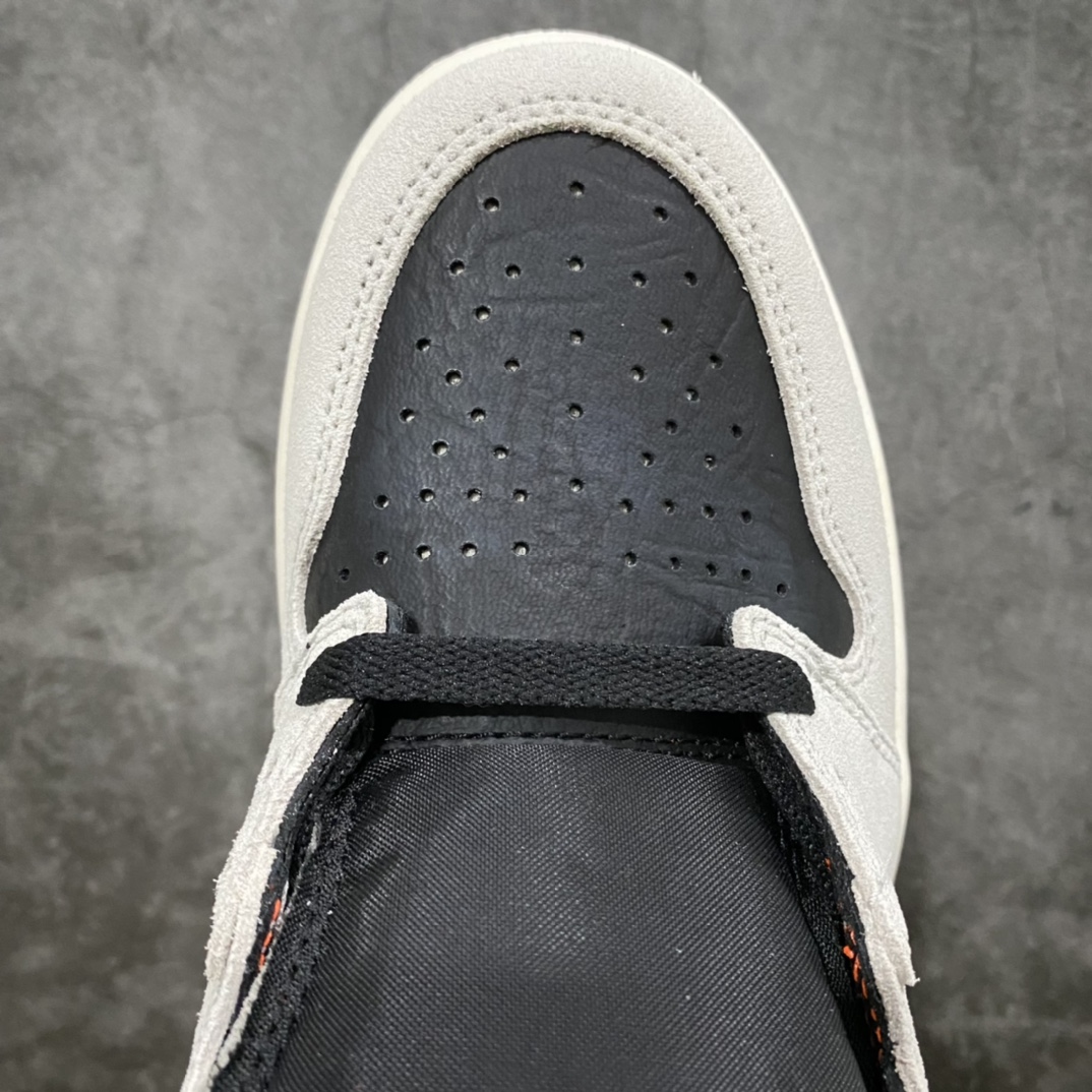 图片[5]-莞产纯原版Air Jordan AJ1灰麂皮 三文鱼555088-018 全新升级网板中底 原楦原纸板开发 极致一眼正品既视感 原厂皮料 承诺百分百一致原鞋 鞋面清洁度最高QC检验标准 控制溢胶 飞翼3D高频深度立体 全市场仅此一家 鞋盒、防尘纸 均采购来自原厂 尺码：40 40.5 41 42 42.5 43 44 44.5 45 46 47.5-选品中心