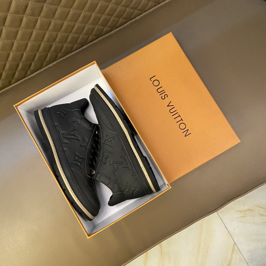 J0 LOUlS VUlTTON 路易威登～独特现风运动鞋.LV专柜代购休闲鞋 男士2022专柜同步发售,鞋面LV压花,意大利进口原版品牌精选头层柔软牛皮.羊皮内里 拒绝脱色磨脚鞋底：原厂特供原版底,法国懒人风格设计 原单品质 超舒服原版底 .就好像实物拍摄实物更赞 适合户外司机驾车完美 高品质板鞋,男装男鞋码数：38-44 45可定做 黑色 白色 选 长期供实体店补货