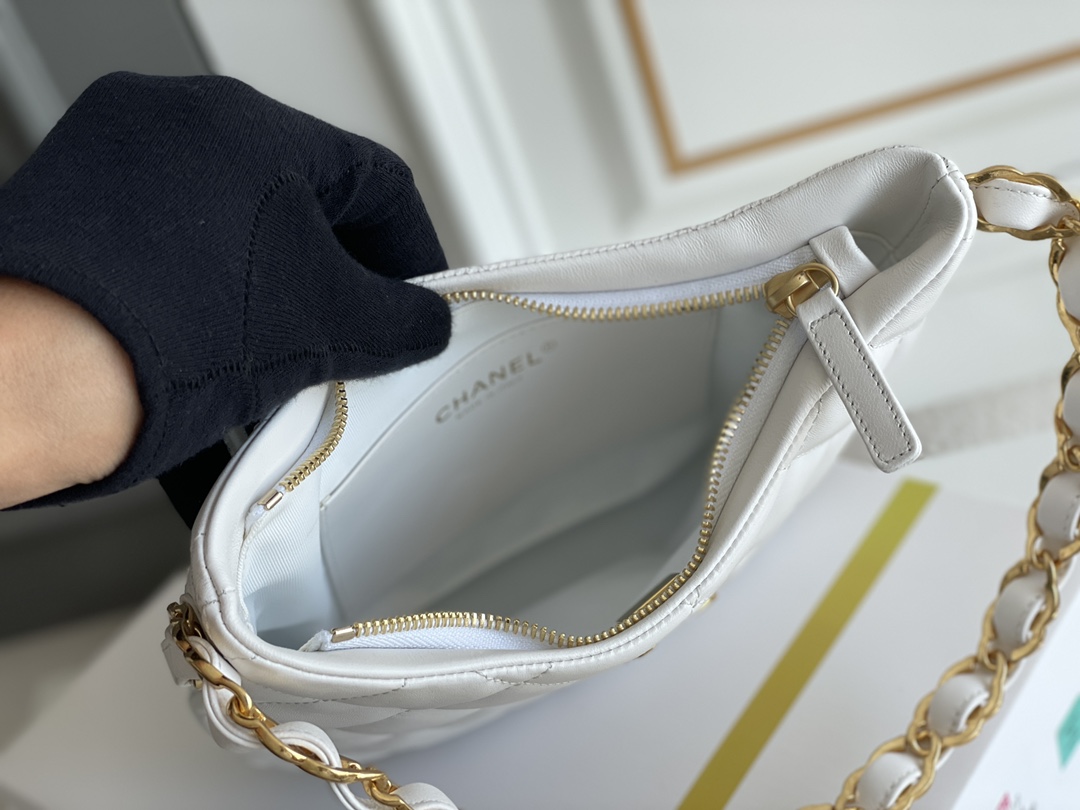 🌼白金版▪️正品级 包装如图𝗖𝗵𝗮𝗻𝗲𝟭 𝟮𝟮𝗞秋冬𝗵𝗼𝗯𝗼腋下包/嬉皮包 专柜售价𝟸𝟿𝟽𝟷𝟶𝚁𝙼𝙱购入