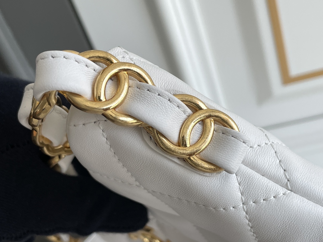 🌼白金版▪️正品级 包装如图𝗖𝗵𝗮𝗻𝗲𝟭 𝟮𝟮𝗞秋冬𝗵𝗼𝗯𝗼腋下包/嬉皮包 专柜售价𝟸𝟿𝟽𝟷𝟶𝚁𝙼𝙱购入