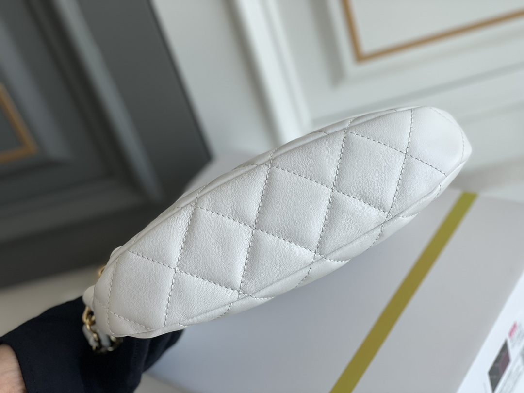 🌼白金版▪️正品级 包装如图𝗖𝗵𝗮𝗻𝗲𝟭 𝟮𝟮𝗞秋冬𝗵𝗼𝗯𝗼腋下包/嬉皮包 专柜售价𝟸𝟿𝟽𝟷𝟶𝚁𝙼𝙱购入