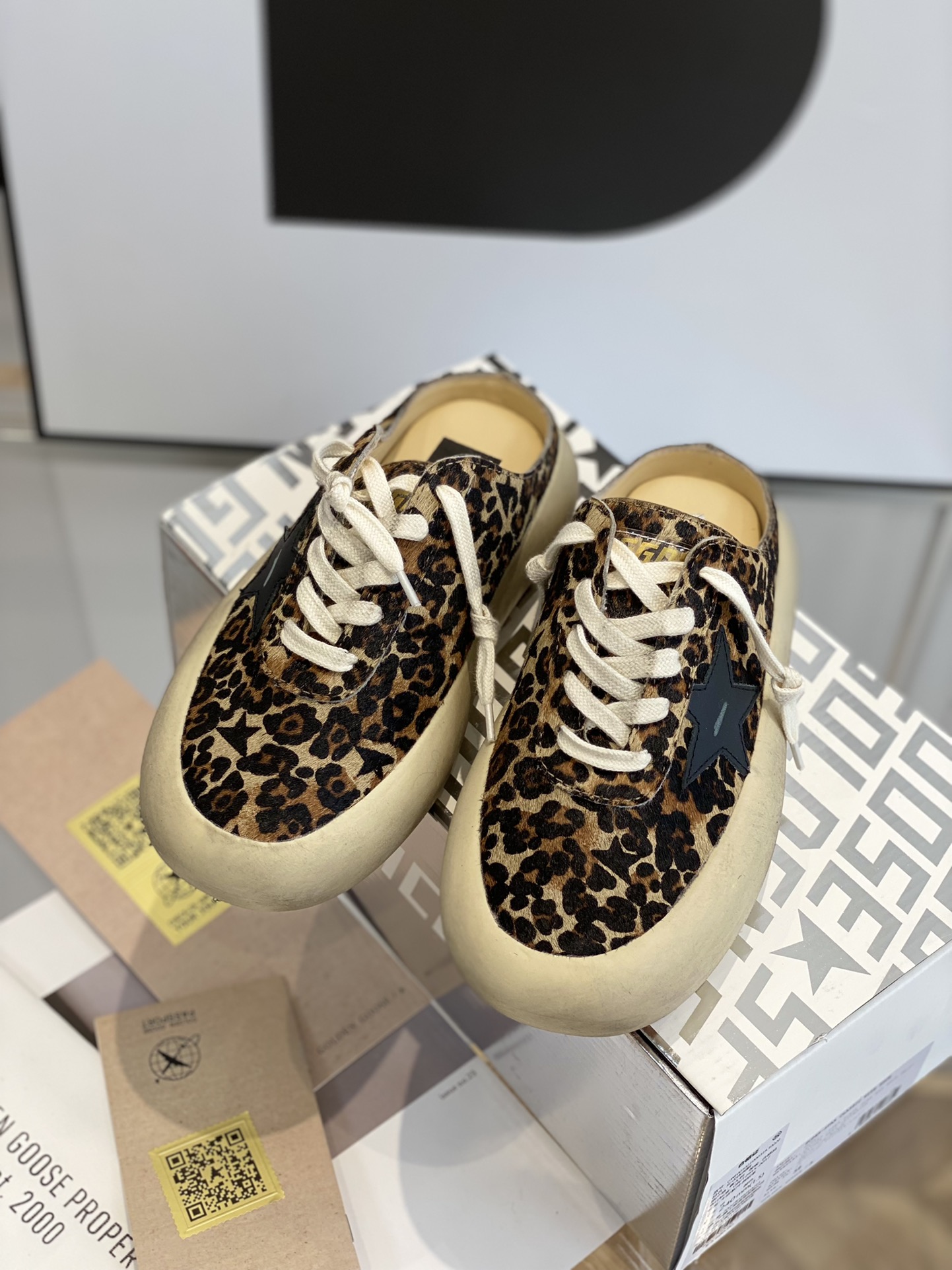 Golden Goose נעליים נעלי סקייטבורד מזויף באיכות גבוהה
 מארון אופנה