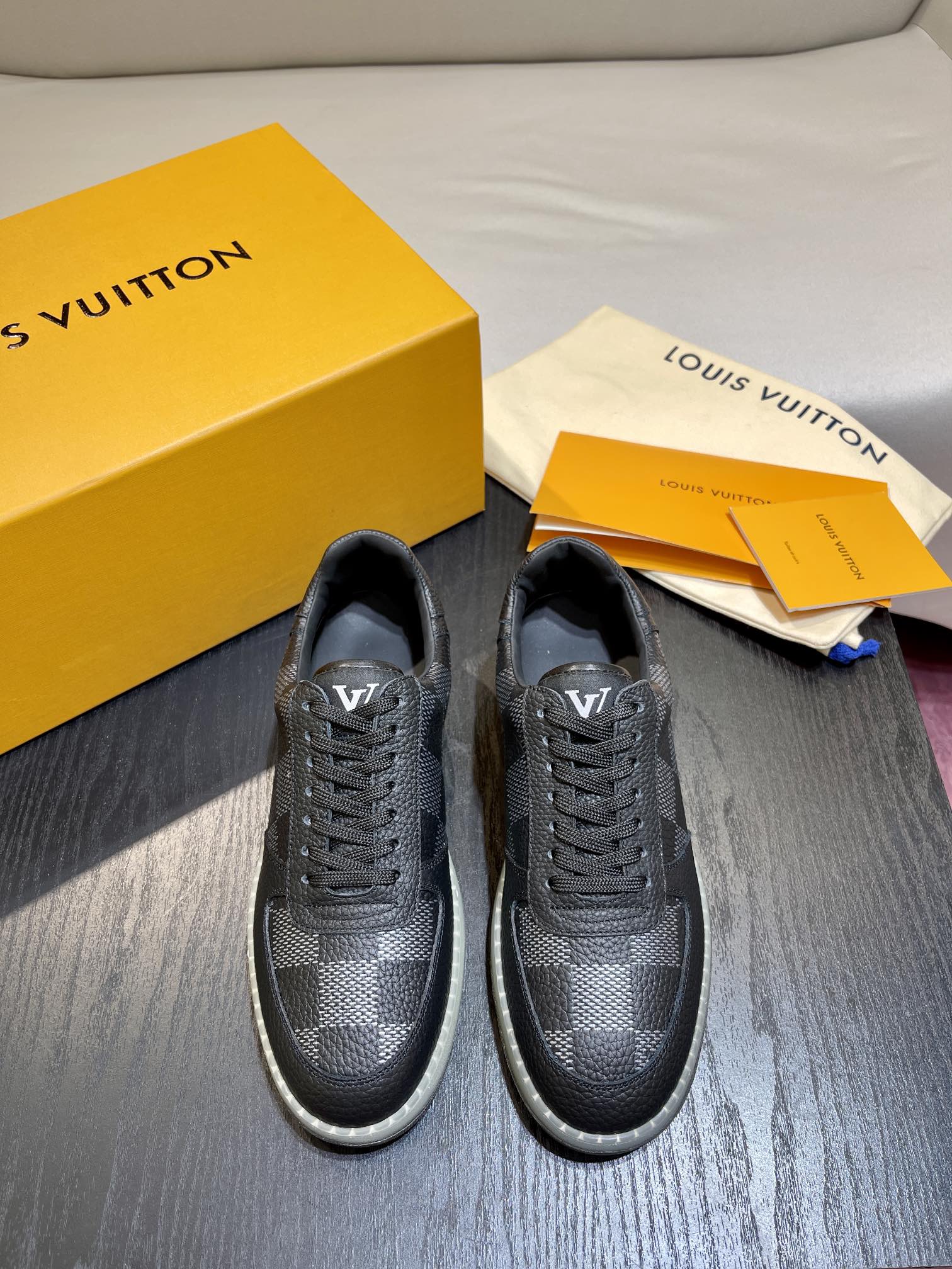 High Quality Perfect
 Louis Vuitton Shoes Sneakers Buy Cheap Hot Replica
 Cowhide Rubber Sweatpants