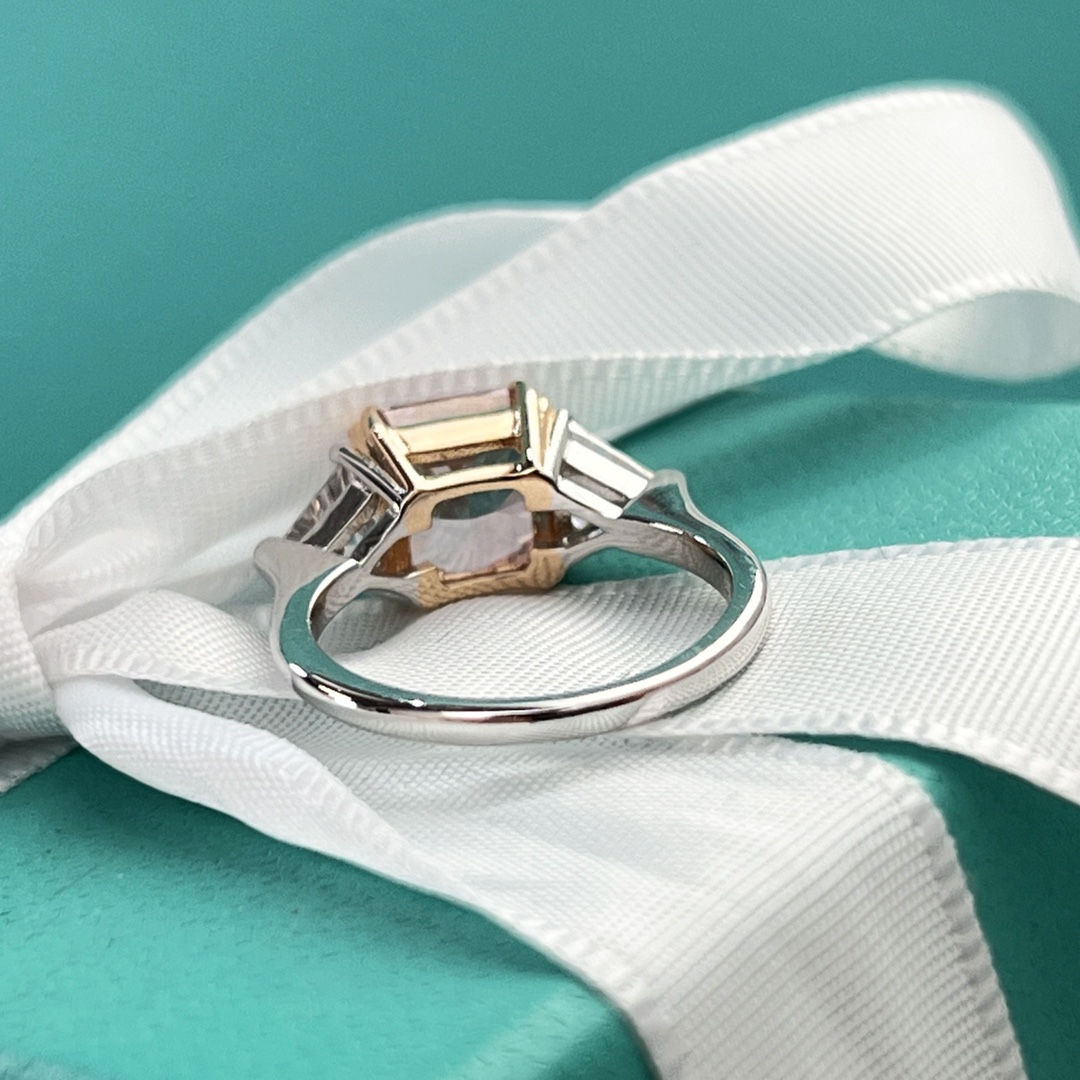 新款☑️TIFFANY&Co.蒂芙尼方形粉钻戒指