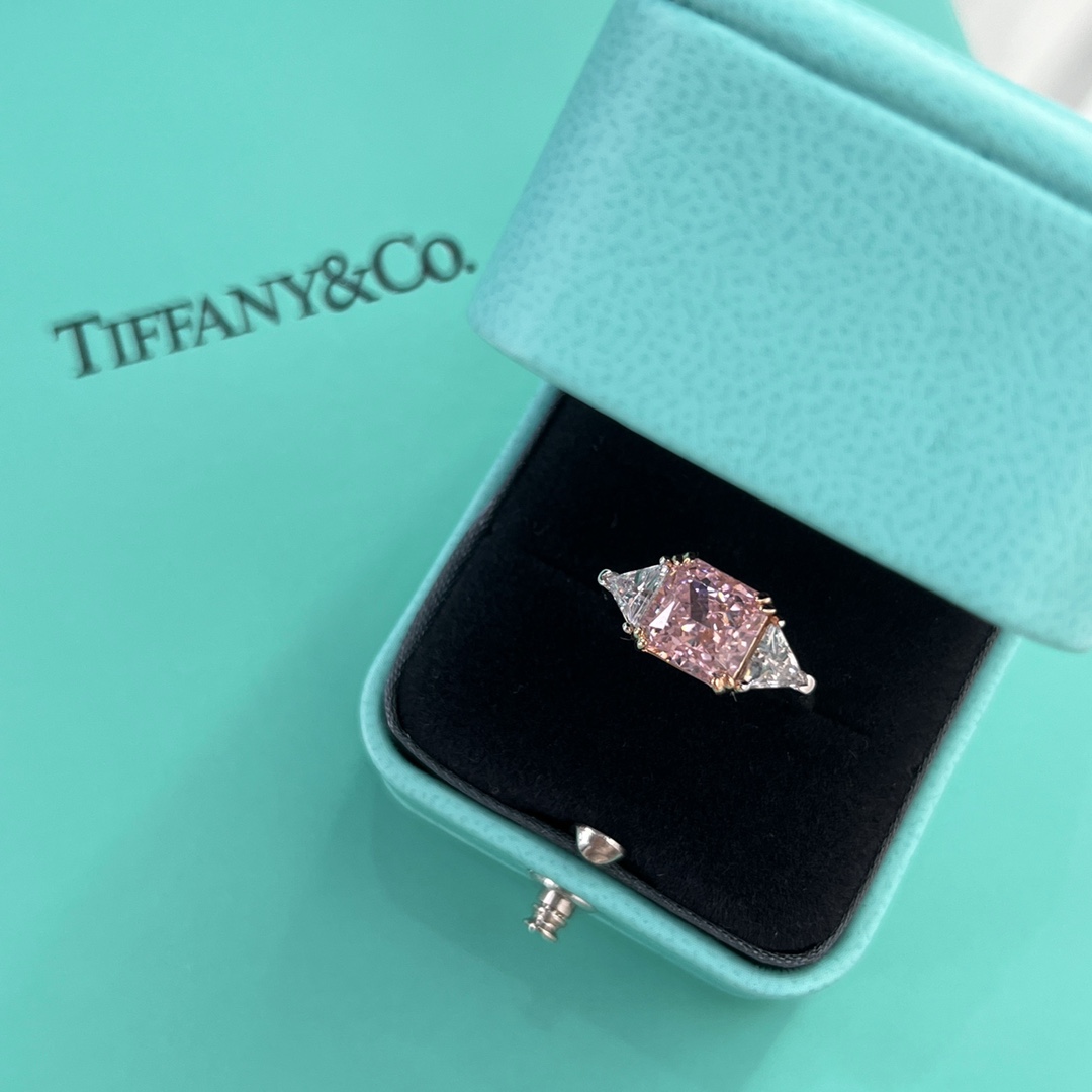 新款☑️TIFFANY&Co.蒂芙尼方形粉钻戒指