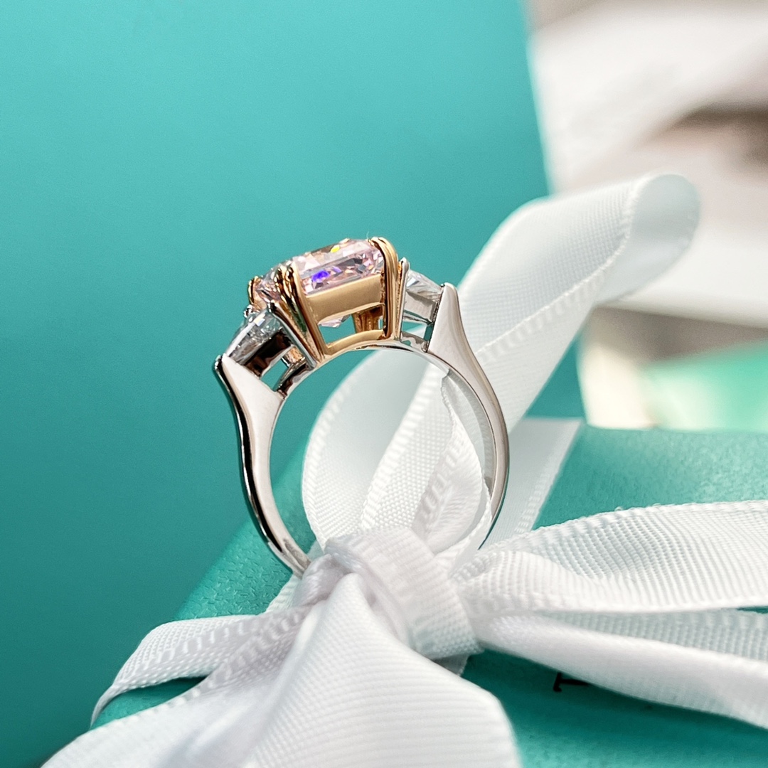新款☑️TIFFANY&Co.蒂芙尼方形粉钻戒指