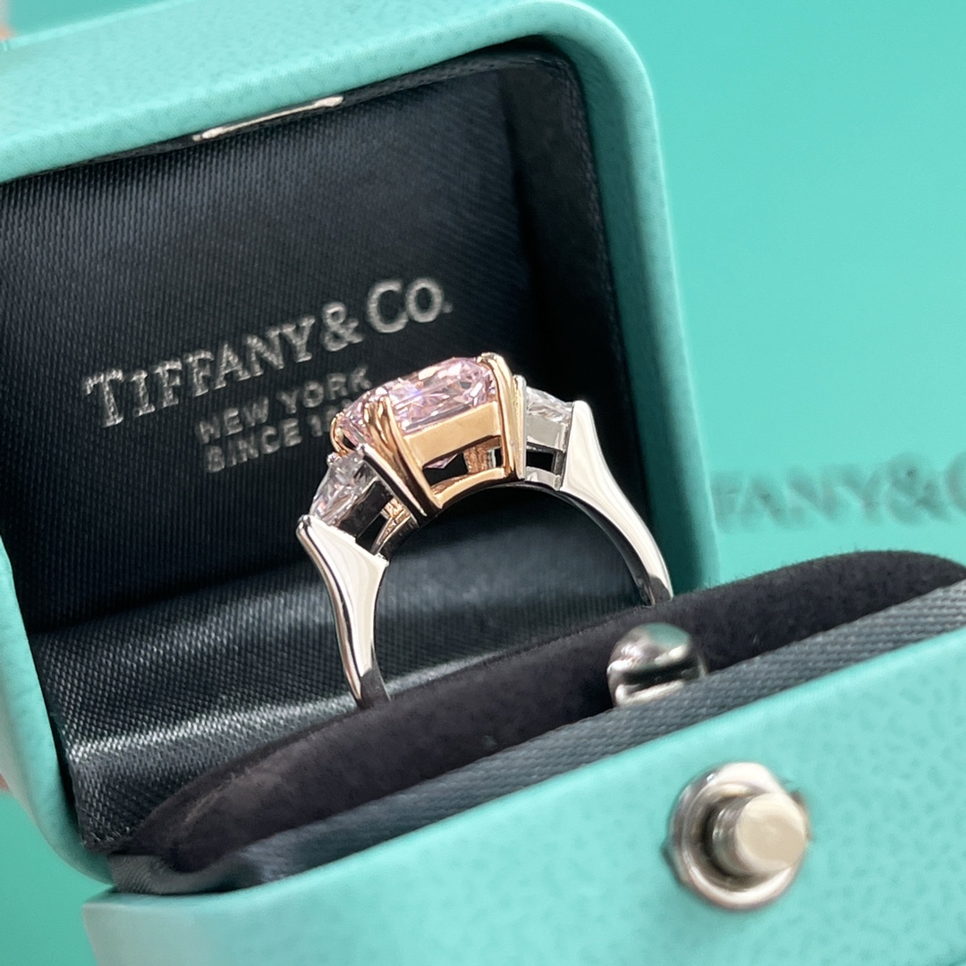 新款☑️TIFFANY&Co.蒂芙尼方形粉钻戒指
