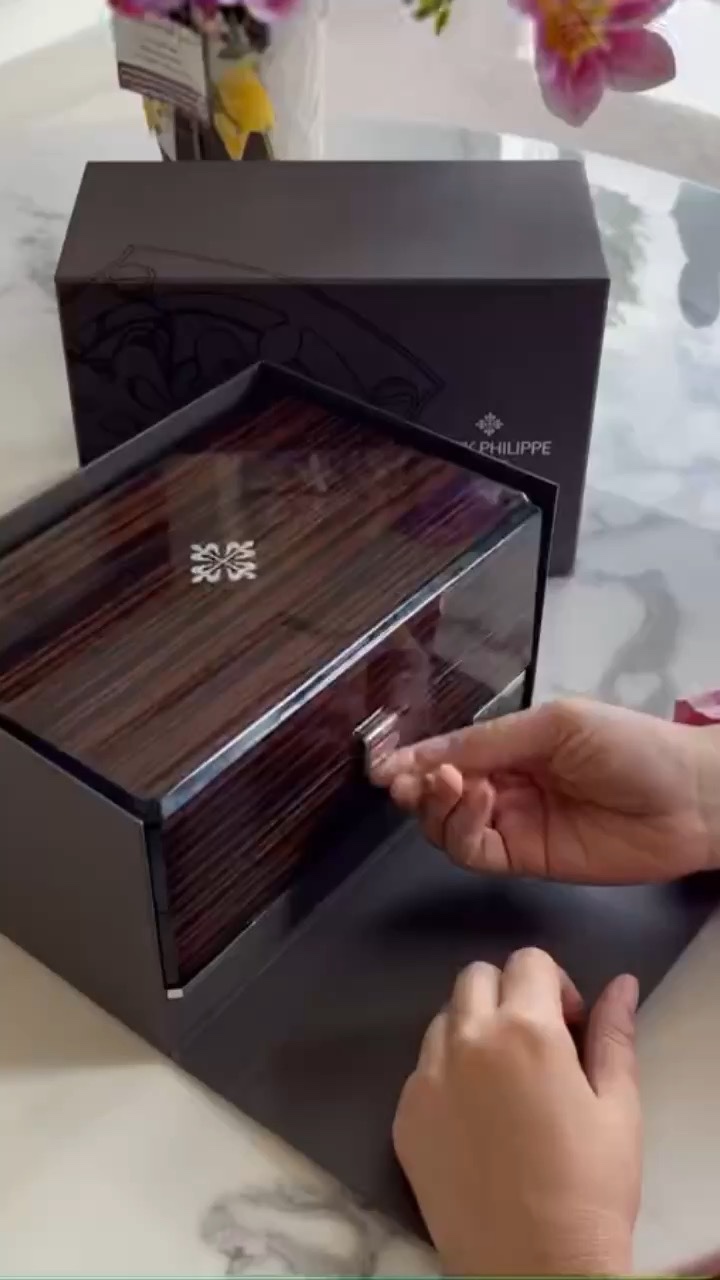 Where to buy fakes
 Patek Philippe Aquanaut Watch Black Green Khaki White Engraving Fashion Casual Quartz Movement