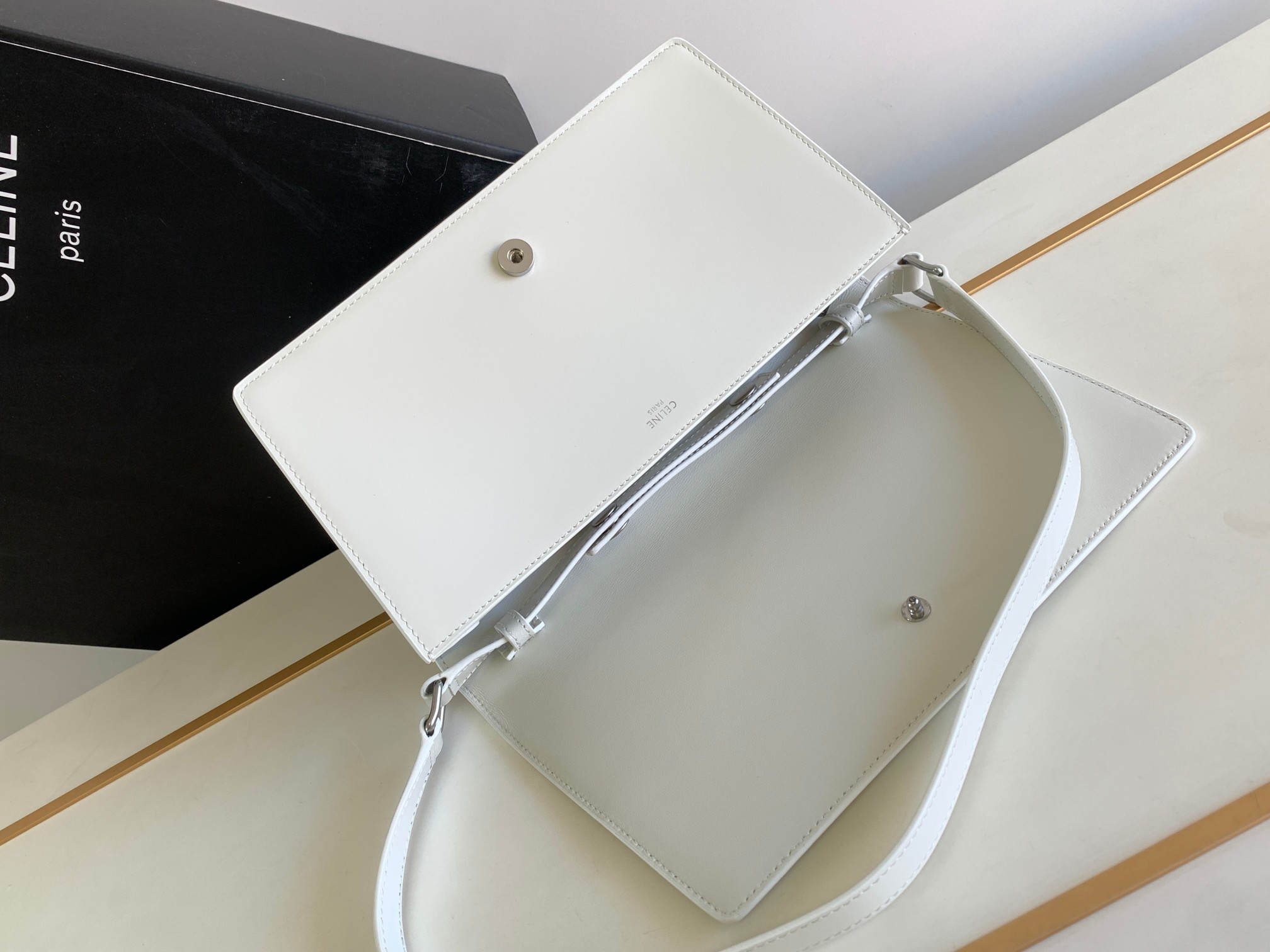 CELINE赛琳TRAPEZE TRIOMPHE亮泽牛皮革手袋199283