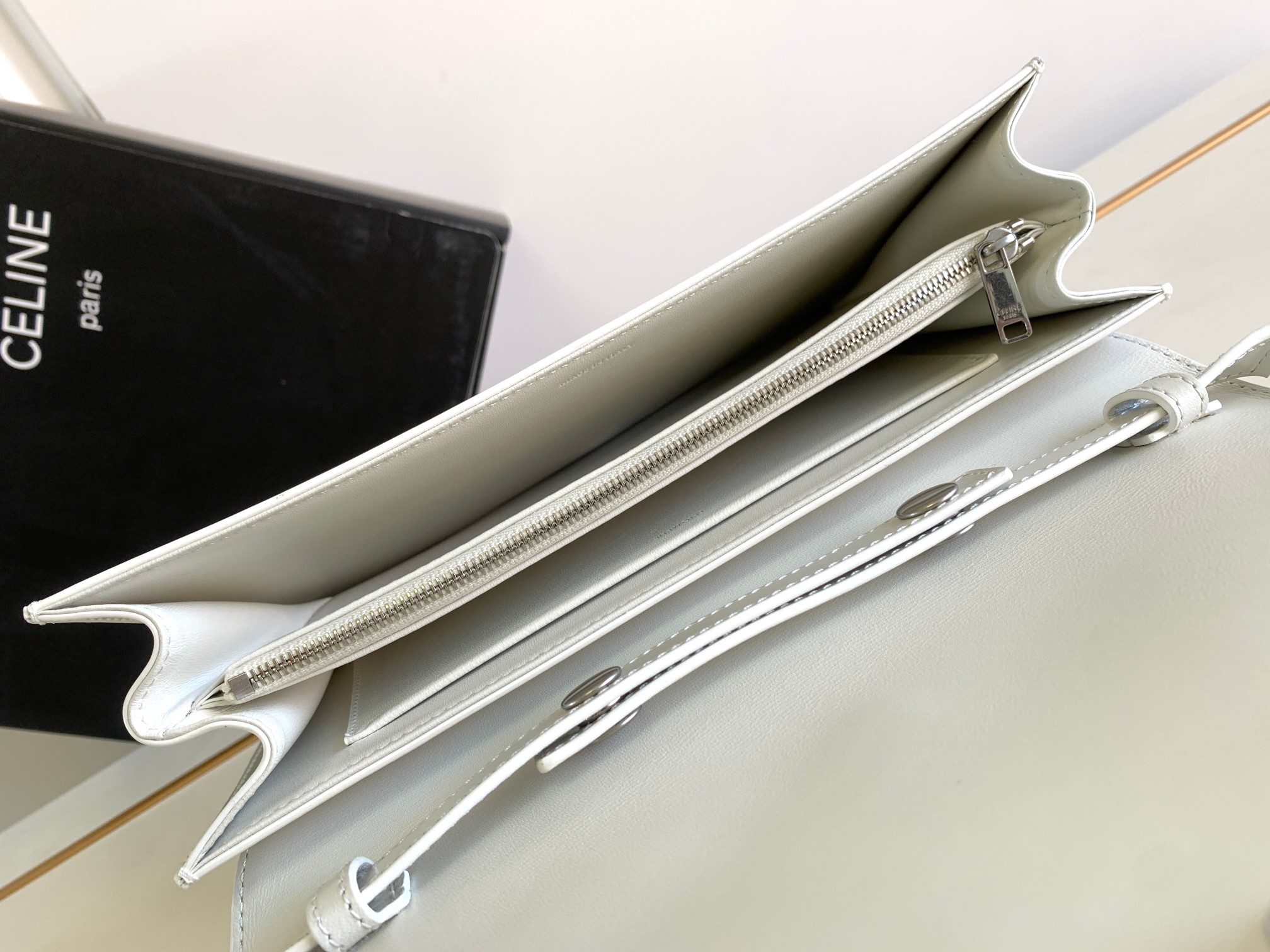 CELINE赛琳TRAPEZE TRIOMPHE亮泽牛皮革手袋199283