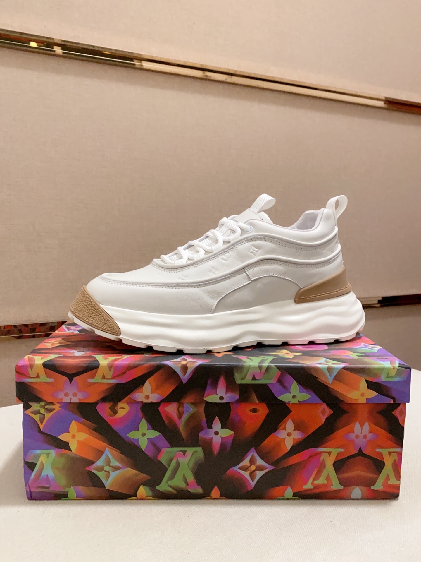 J0 Louis Vuitton LV  路易威登.最新潮鞋休闲鞋实体店爆款.新品春夏季舒适进口定制原版牛皮,独特提花面料元素设计.羊皮内里,Lv原版底,高端包装高品质细节决定品质、可随意进出专柜,欢迎对比 码数38-44