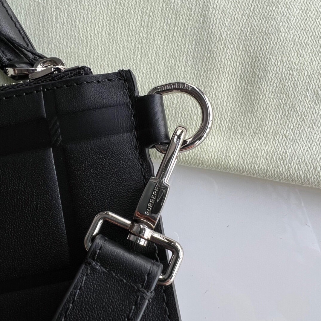 Burberry Luxury Designer Handbag Shoulder Crossbody Bag crafted in 6