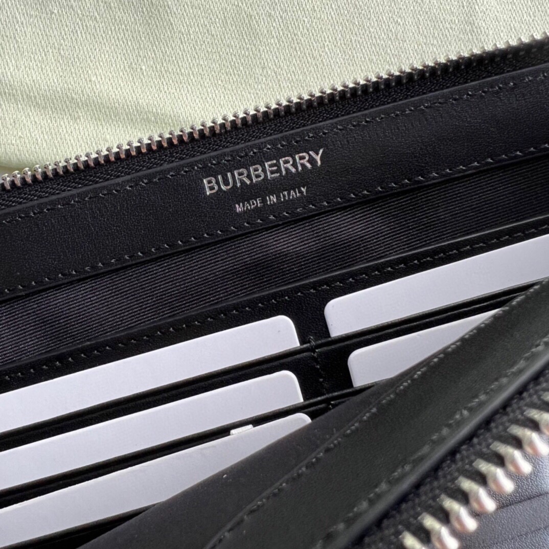 Burberry Luxury Designer Handbag Shoulder Crossbody Bag crafted in 9