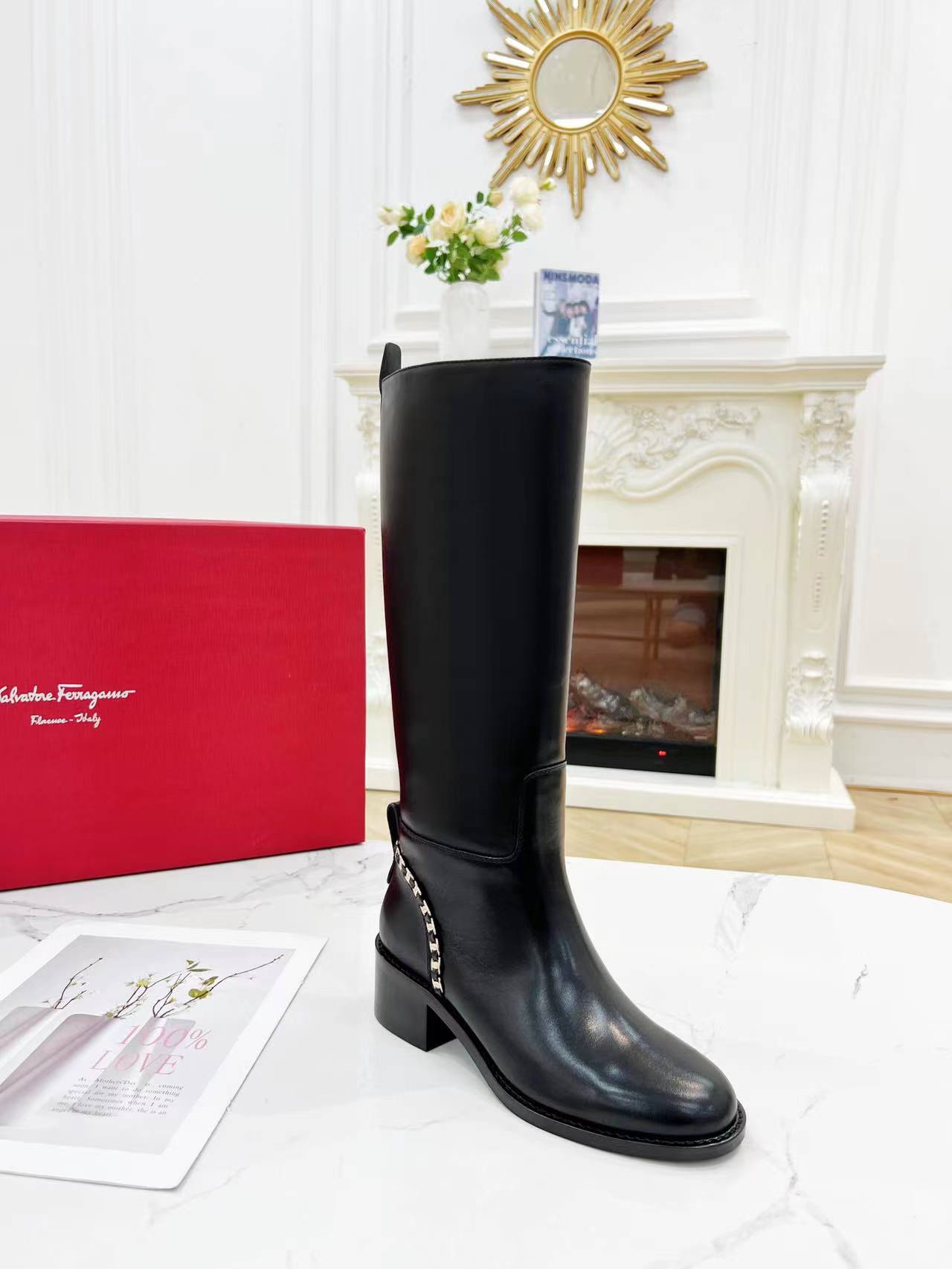 Salvatore Ferragamo Vara Chain Boots: Elegant Design with Signature Vara Link Details - 图片 3