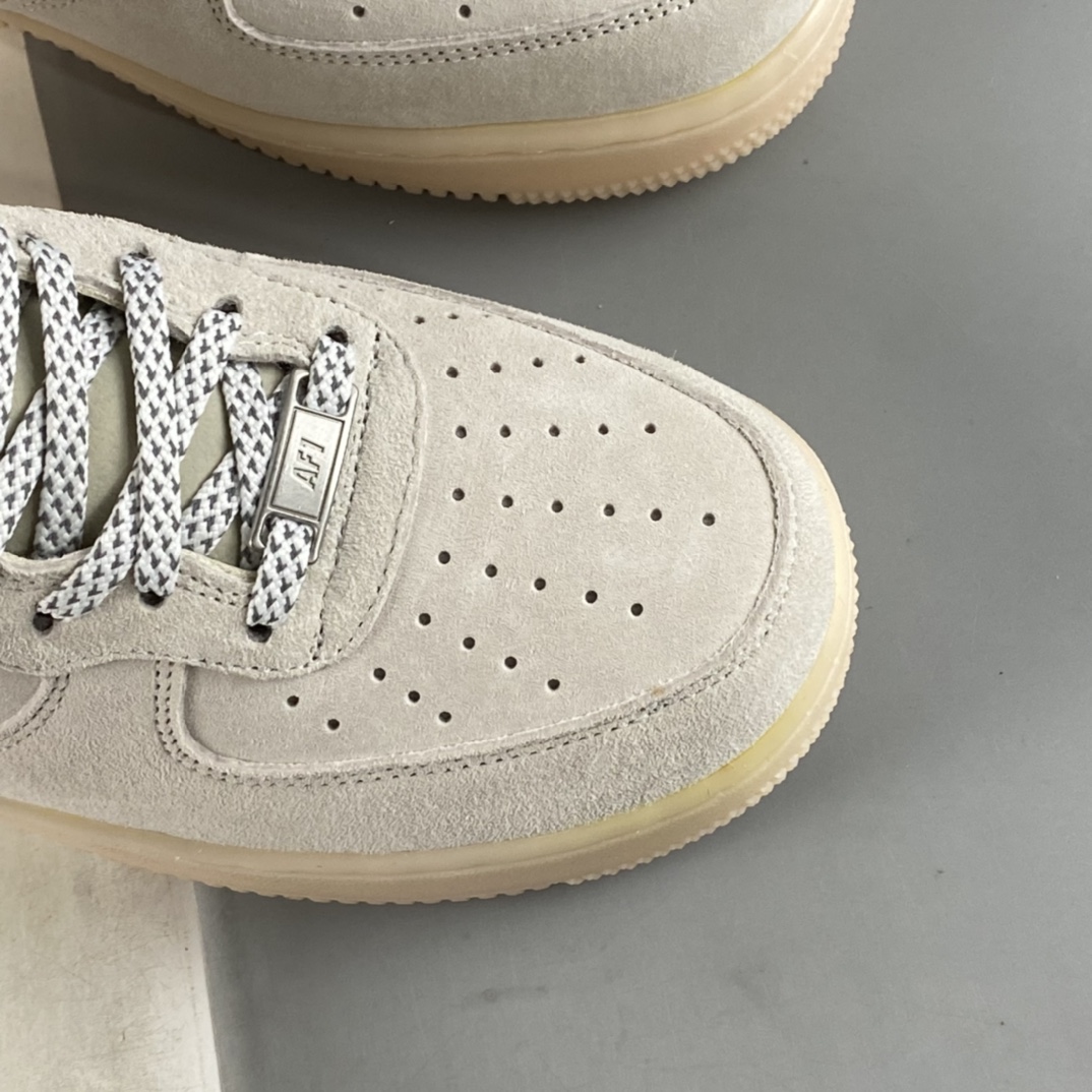 P260 Reigning Champ x Nike Air Force 1'07 Mid 卫冕冠军板鞋 807618-300