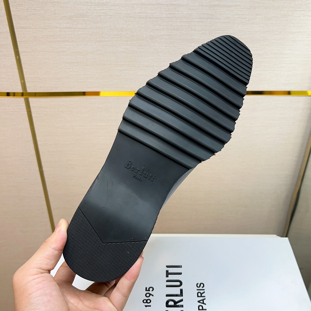 480BerlutiBerluti Zapatos de piel para hombreEste zapato excepcionalmente moderno rompe el molde con