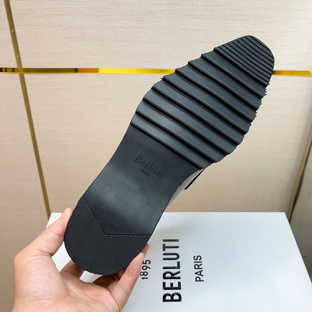 480BerlutiBerluti Zapatos de piel para hombreEste zapato excepcionalmente moderno rompe el molde con