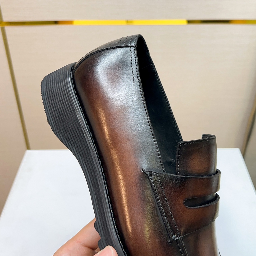 480BerlutiBerluti Zapatos de piel para hombreEste zapato excepcionalmente moderno rompe el molde con