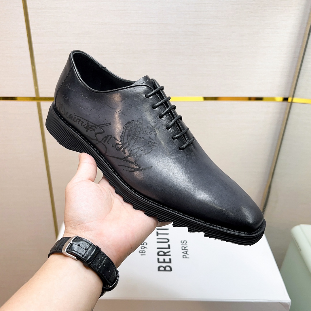 480BerlutiBerluti Zapatos de piel para hombreEste zapato excepcionalmente moderno rompe el molde con