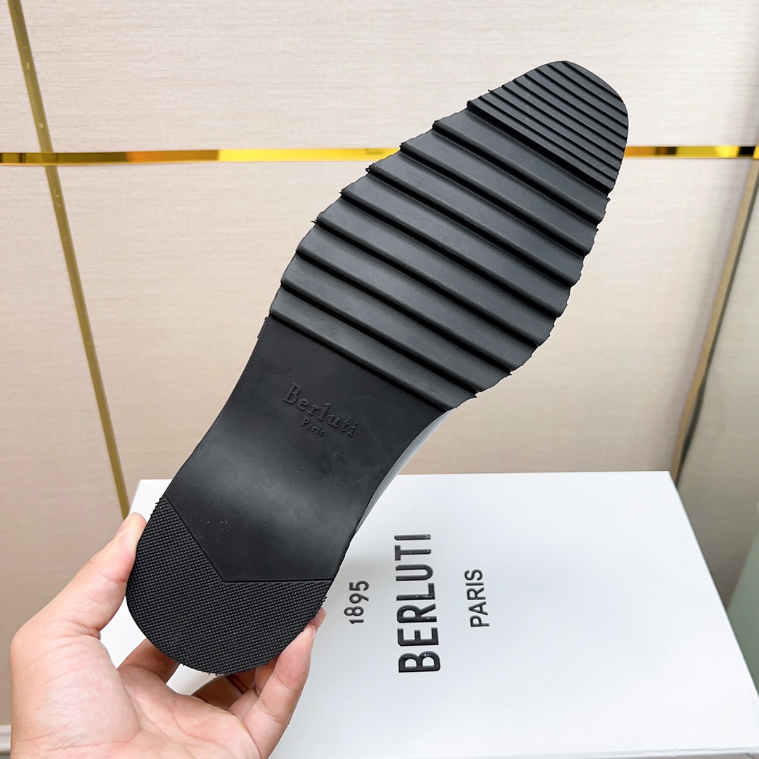 480BerlutiBerluti Zapatos de piel para hombreEste zapato excepcionalmente moderno rompe el molde con