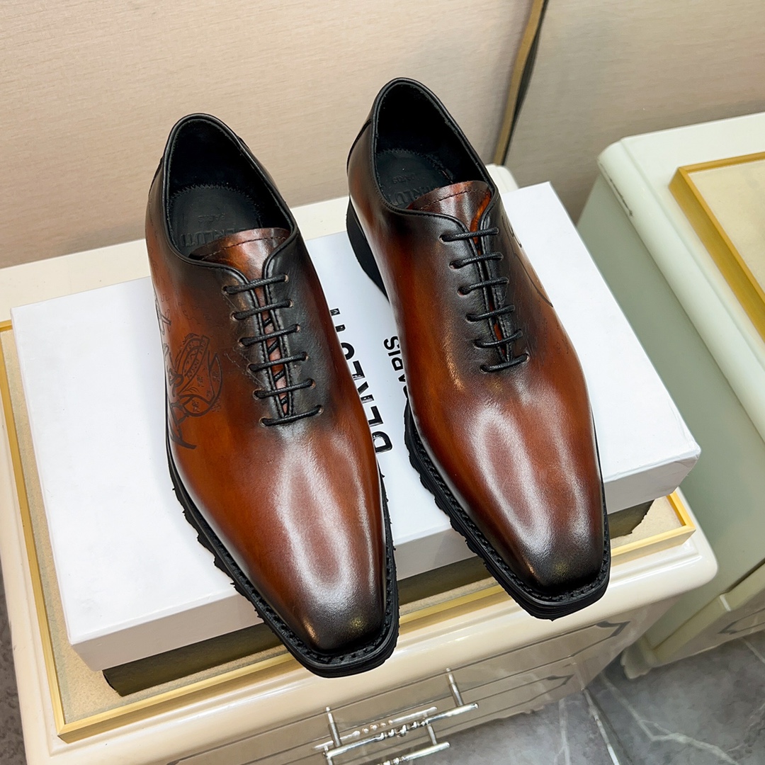 480BerlutiBerluti Zapatos de piel para hombreEste zapato excepcionalmente moderno rompe el molde con
