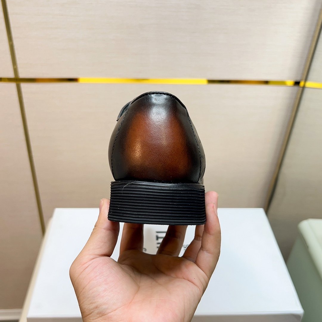 480BerlutiBerluti Zapatos de piel para hombreEste zapato excepcionalmente moderno rompe el molde con