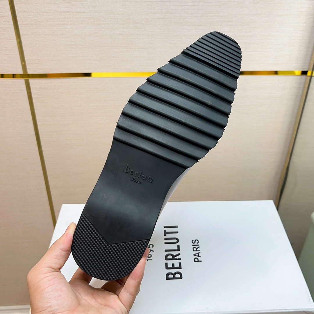 480BerlutiBerluti Zapatos de piel para hombreEste zapato excepcionalmente moderno rompe el molde con