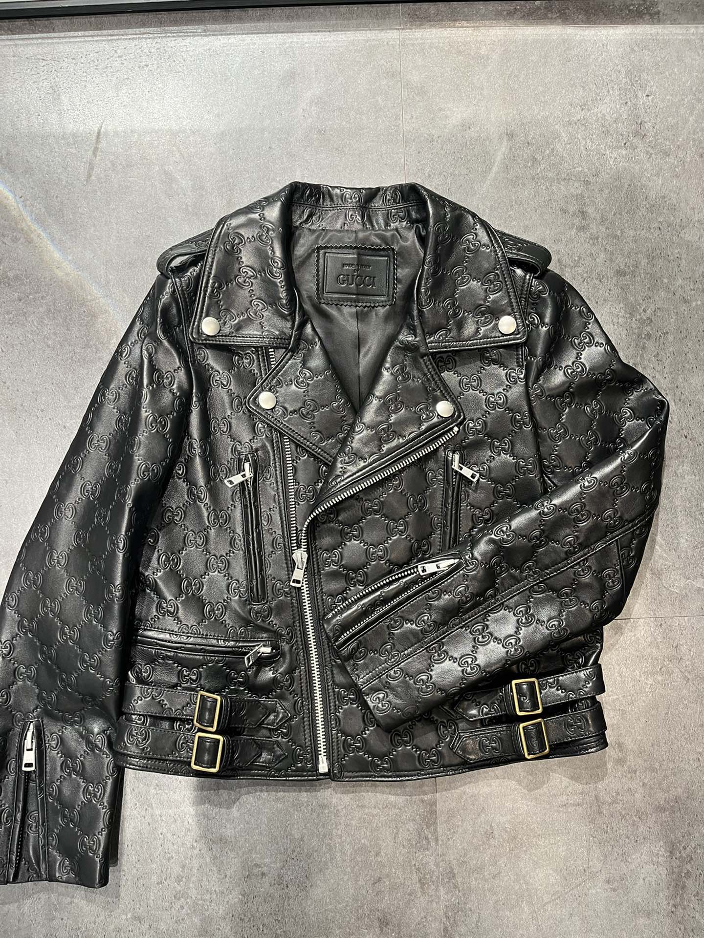 NO:723193,, Gucci sheepskin embossed motorcycle jacket, all hardware with logo, very exquisite and stylish!  ,Gucci-clothing,gucci,jackets & coats,sheepskin,19860909,古奇羊皮压花机车外套,五金全部带logo,非常精致有型！,古驰-服装,gucci,jackets & coats,sheepskin,,Women's clothing