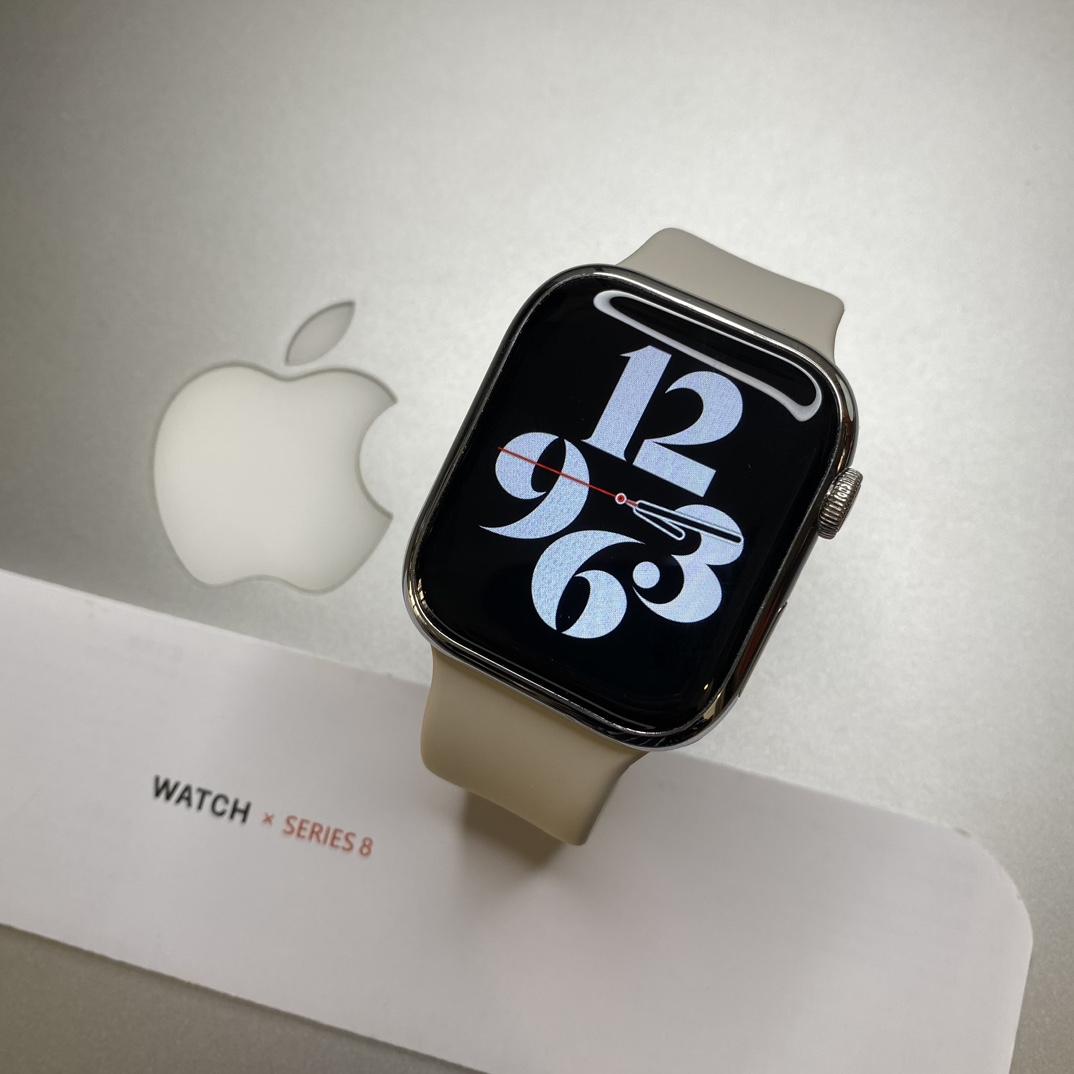 10月新品‼️让利供货
Apple Watch Series 8智能手表
放店💰170  手表档口建议卖220
澳洲顶配版  1:1原装外观尺寸
1.91寸TFT高清显示屏 无下巴
自带175种运动模式 准确记录各种运动数据
进口低功耗芯片 续航时间实测72小时 
IP68级防水设计 生活防水无压力 
升级真心率+真血氧 支持24小时持续监测 
带生活助手 床头灯、闹钟、计算机等功能 
带离线支付 NFC门禁 语音助手等50种功能 
市面的功能全部有，多加了防尘网设计，
手机定位支持后台运行，背壳和原装一样有表带卡扣设计（可以更换任何表带）
绑定app后可接受微信消息 查看信息、拔打电话等
软件内置500+种表盘 可自定义图片表盘，目前功能最全的一款表‼️ 

配件清单：表盘+表带+自选表带1+无线充+说明书 
售后服务：外观不磨损 屏幕膜不撕过可退换‼️ 
保修三个月 人为损坏不可退换