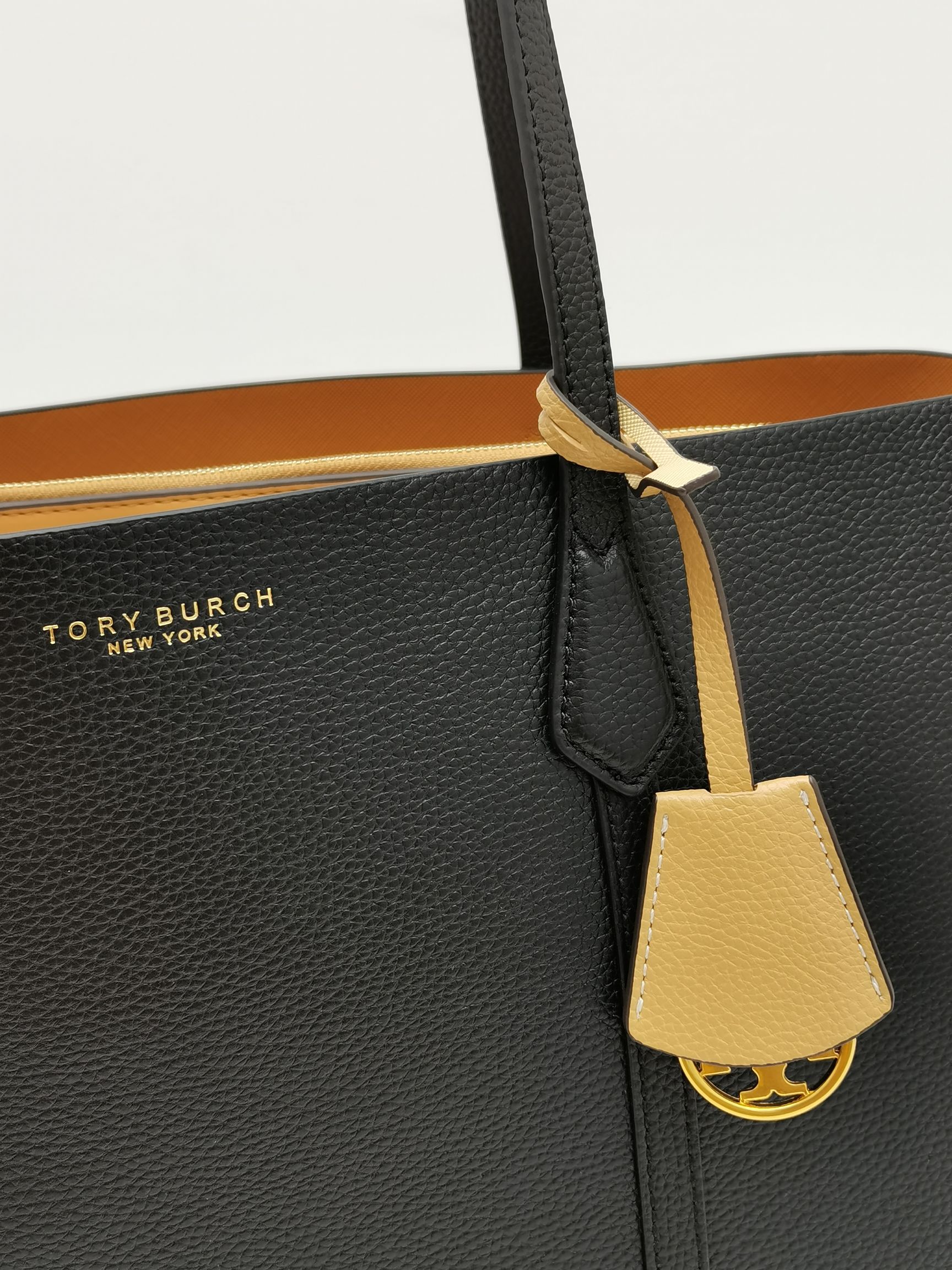 Tory Burch 932##TB新款购物袋 头层荔枝纹牛皮材质 内里全皮 可手提单肩 LOGO吊坠