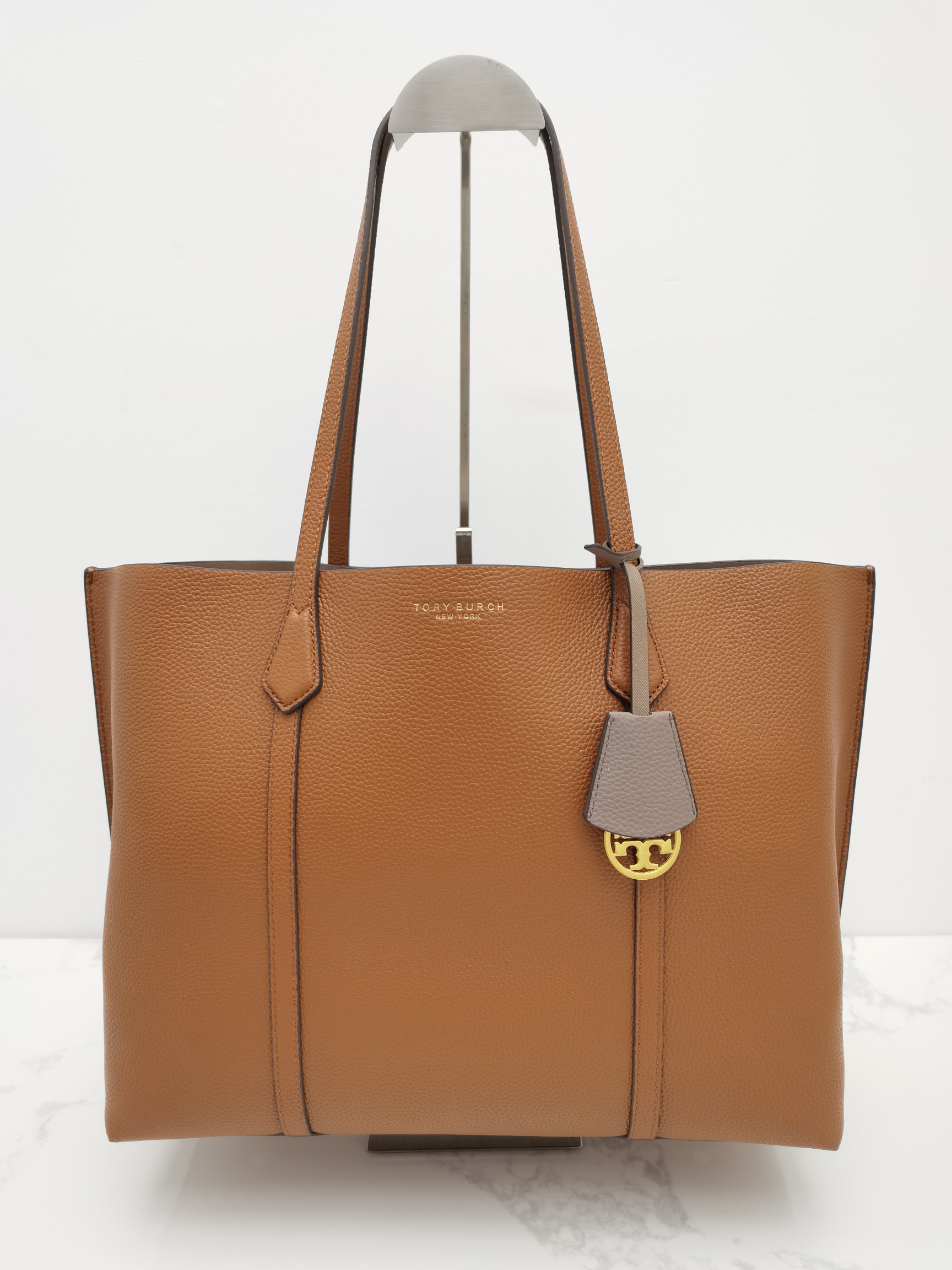 Tory Burch 932##TB新款购物袋 头层荔枝纹牛皮材质 内里全皮 可手提单肩 LOGO吊坠