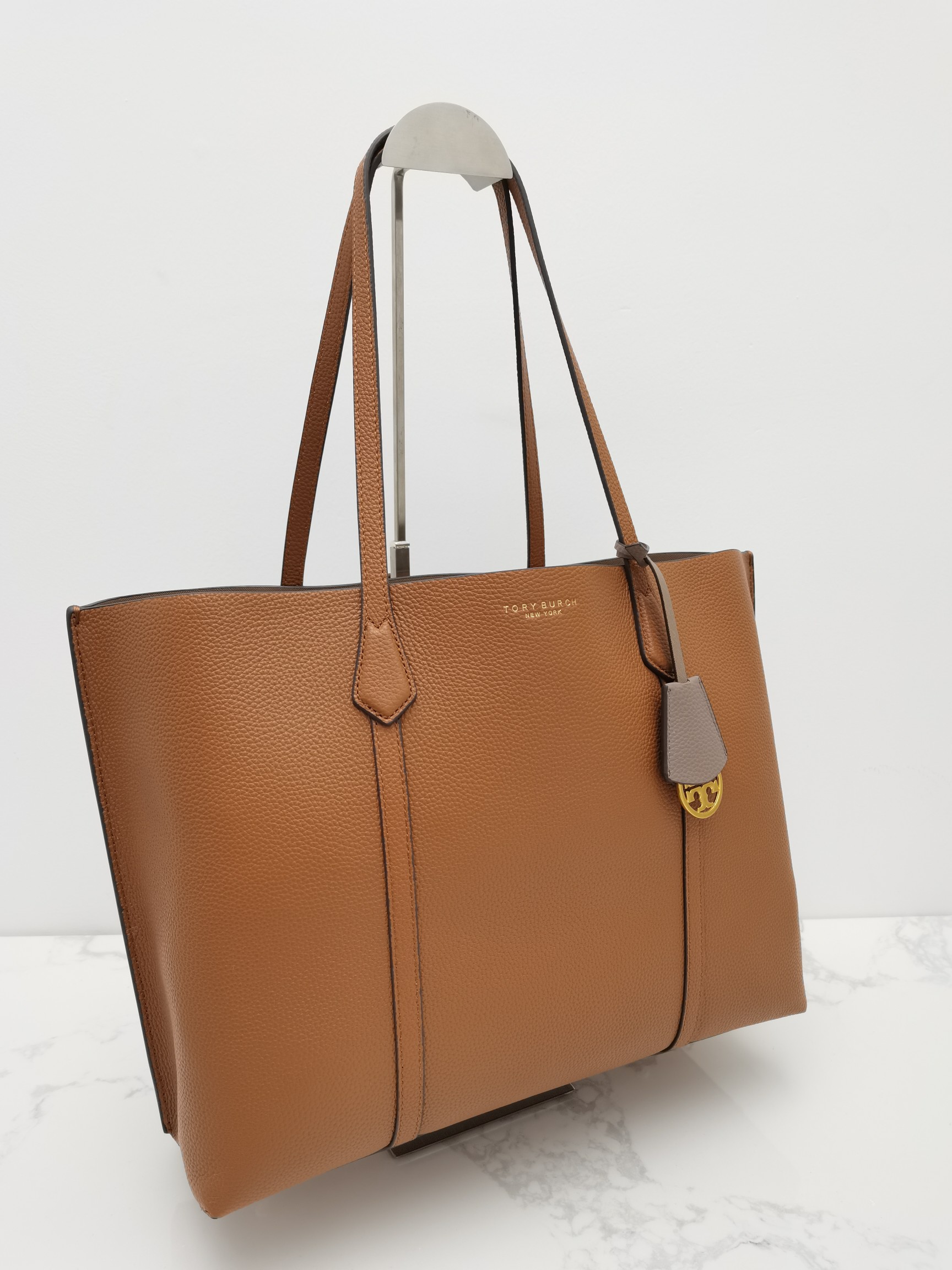 Tory Burch 932##TB新款购物袋 头层荔枝纹牛皮材质 内里全皮 可手提单肩 LOGO吊坠