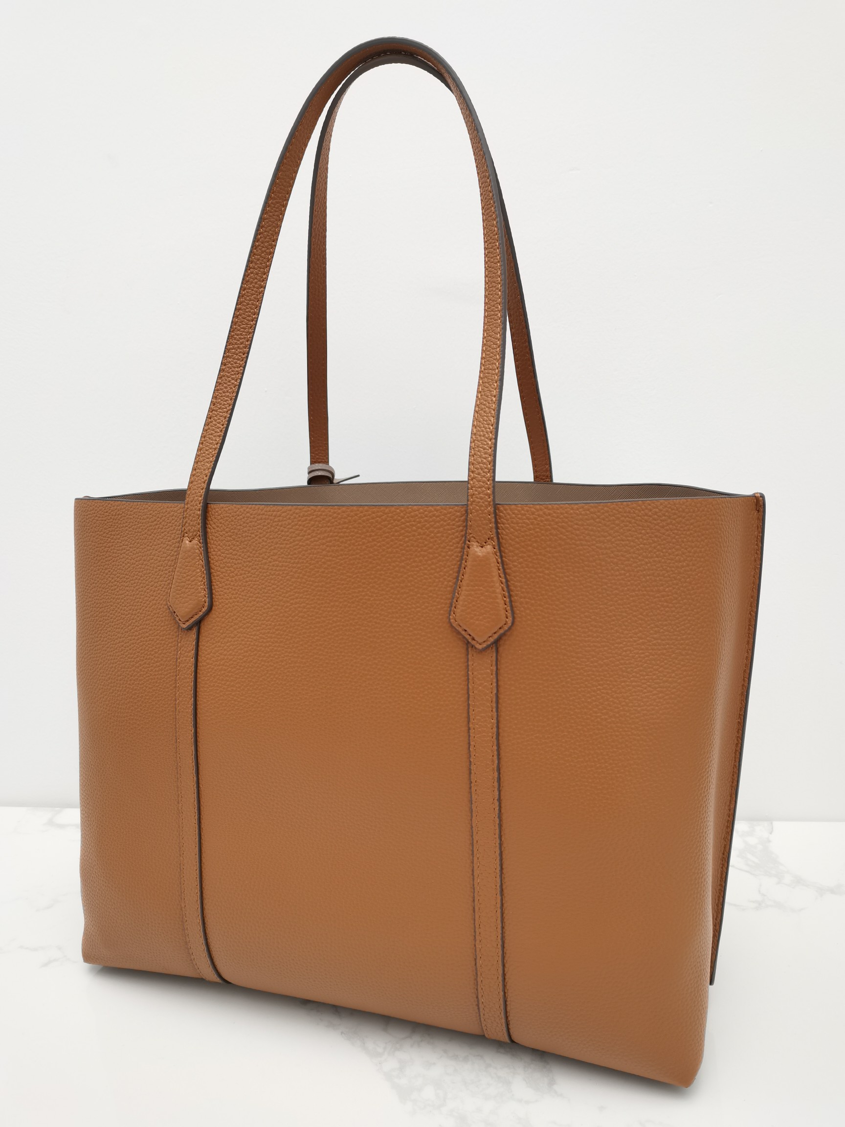 Tory Burch 932##TB新款购物袋 头层荔枝纹牛皮材质 内里全皮 可手提单肩 LOGO吊坠