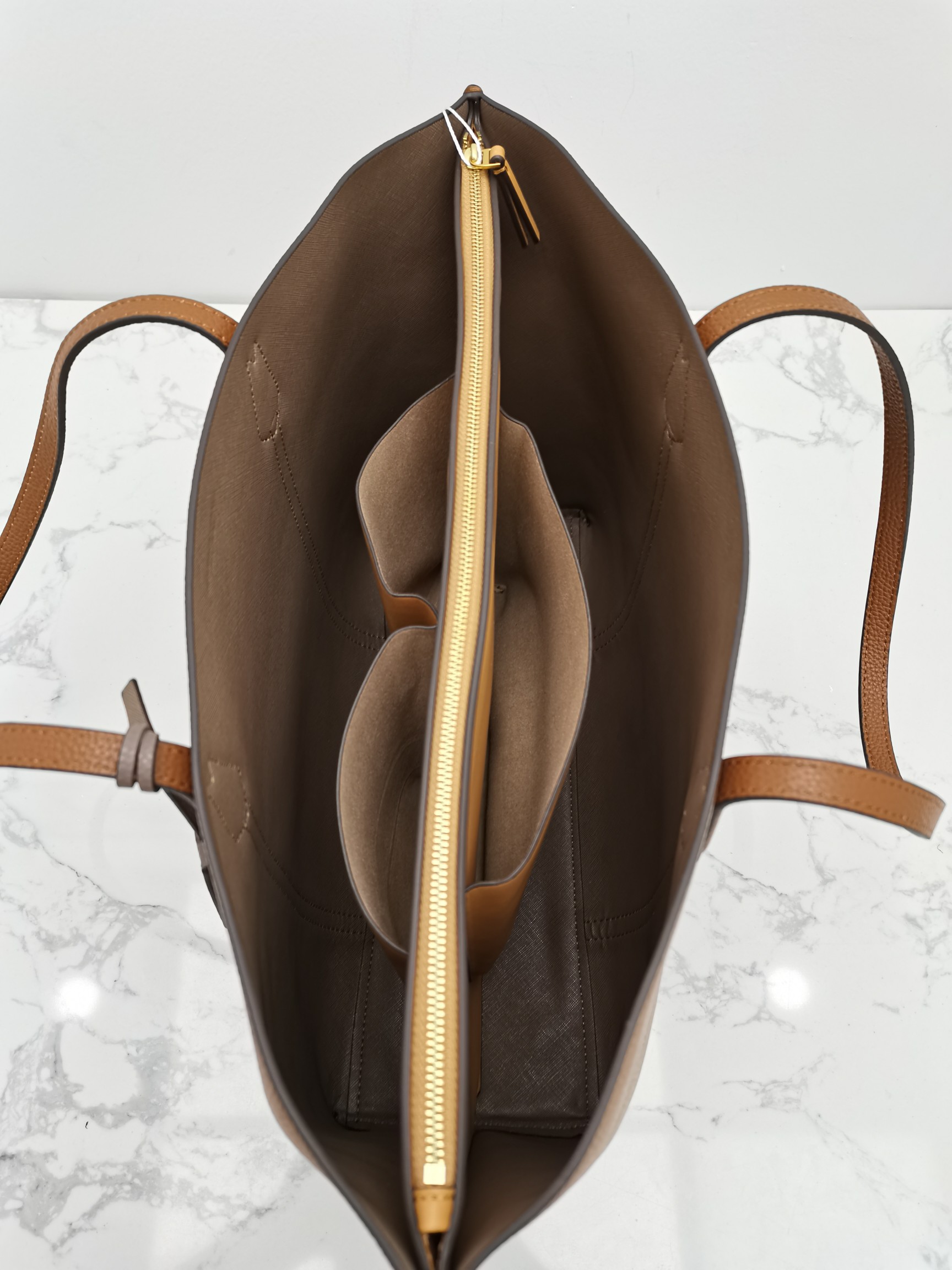 Tory Burch 932##TB新款购物袋 头层荔枝纹牛皮材质 内里全皮 可手提单肩 LOGO吊坠