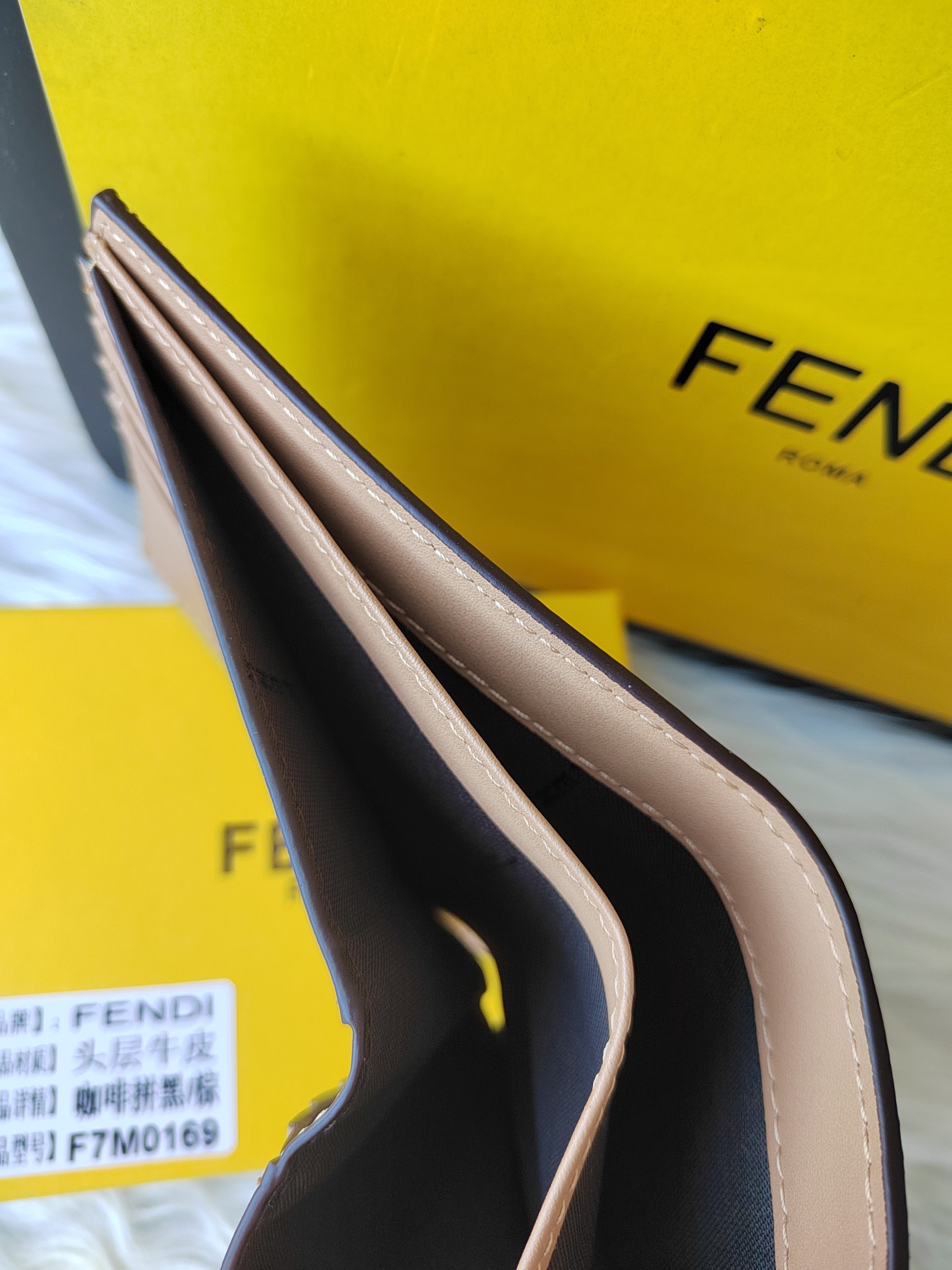 FFデザインの男士皮夹 - 8つのカードスロットと2つの支票夹