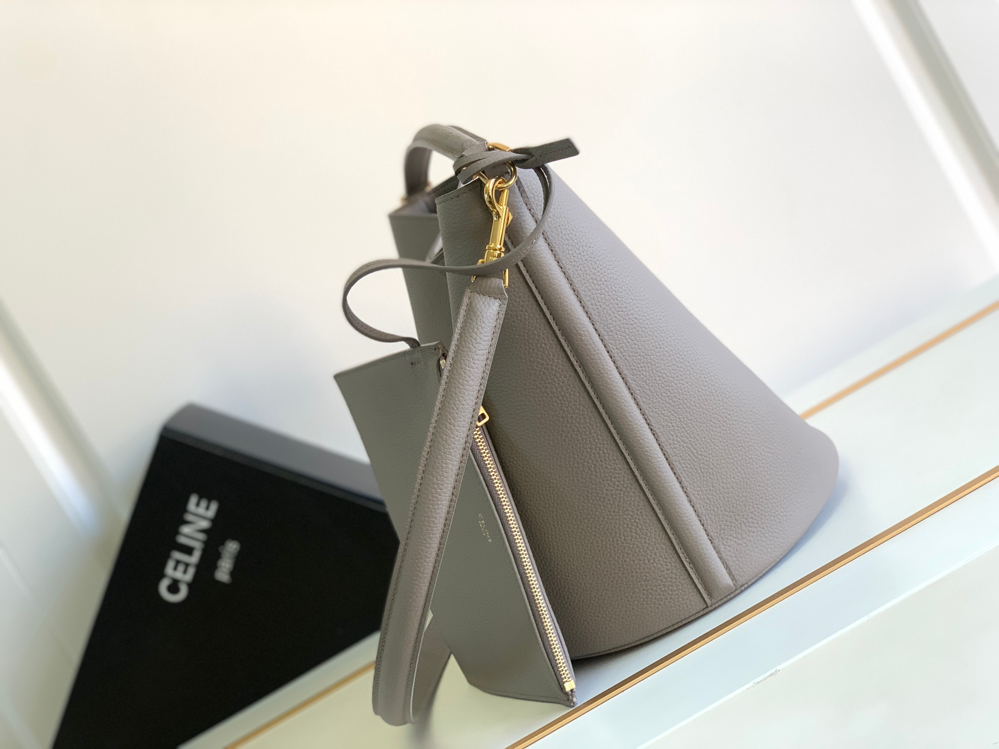 CELINE赛琳Bucket 16 全皮水桶包195573