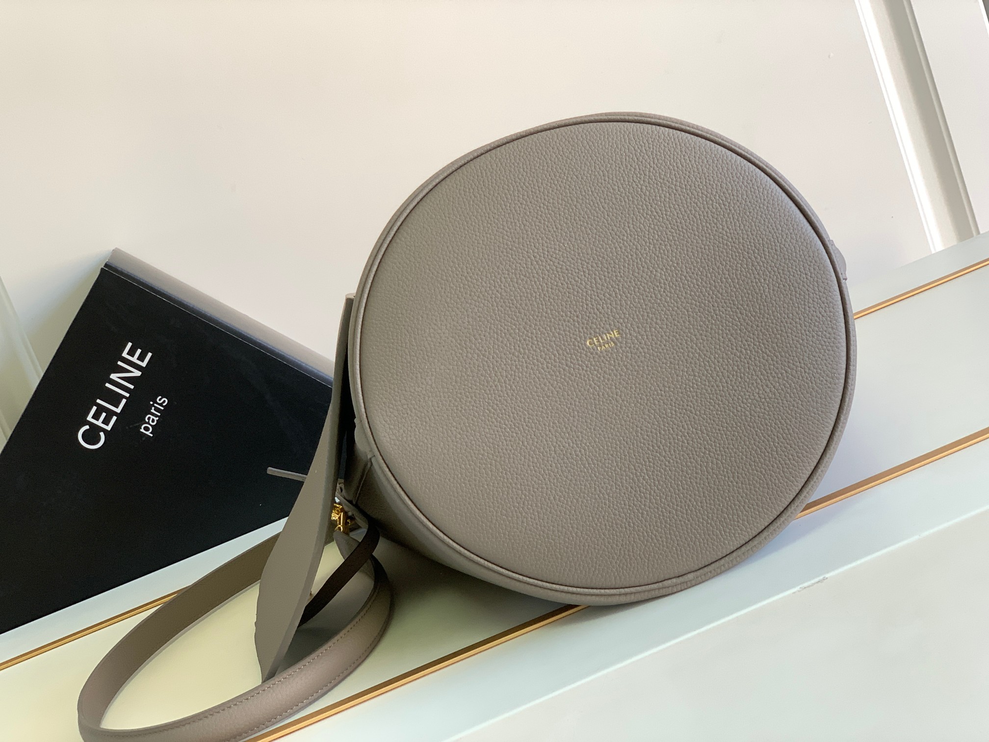 CELINE赛琳Bucket 16 全皮水桶包195573