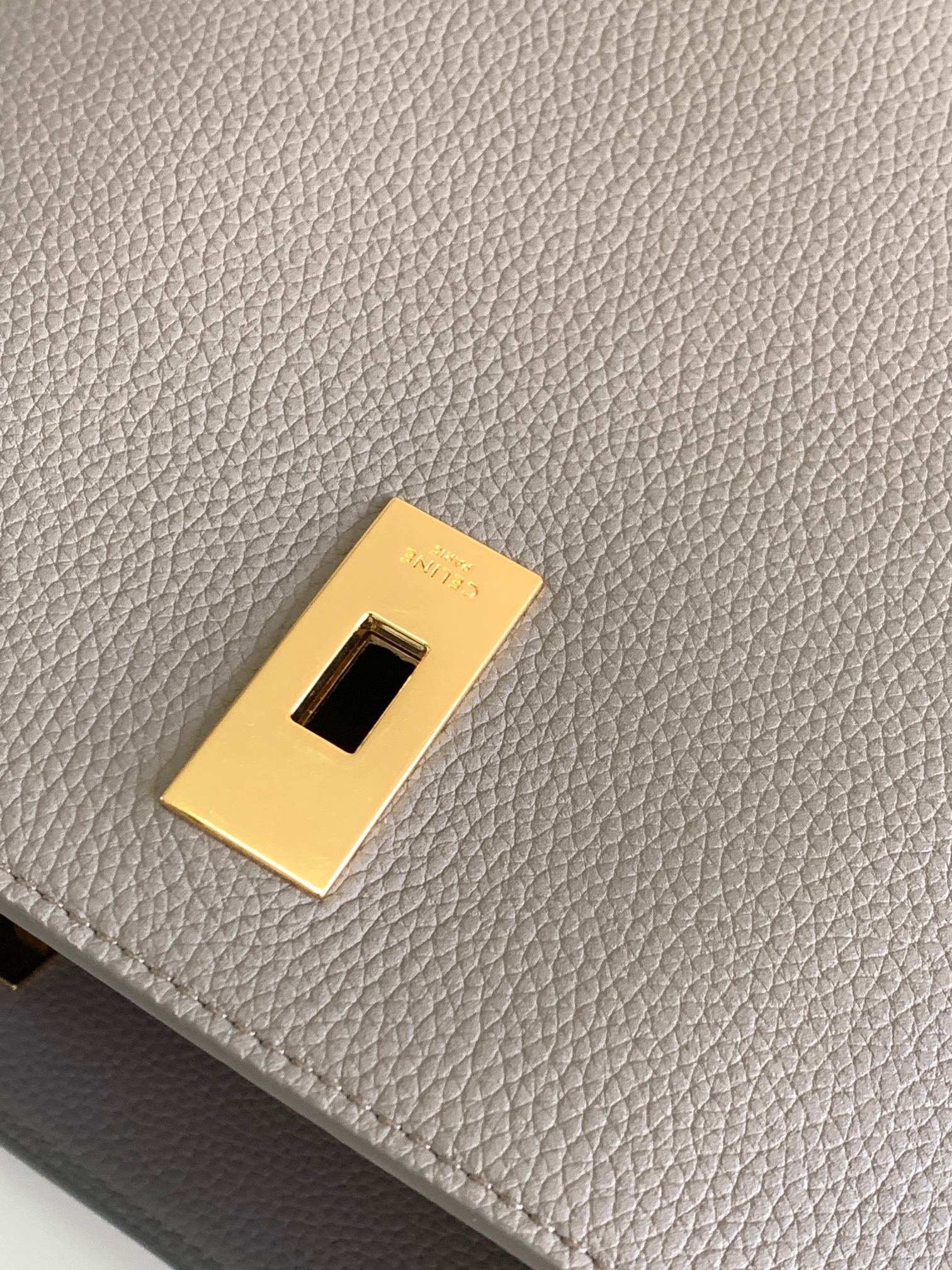 CELINE赛琳Bucket 16 全皮水桶包195573