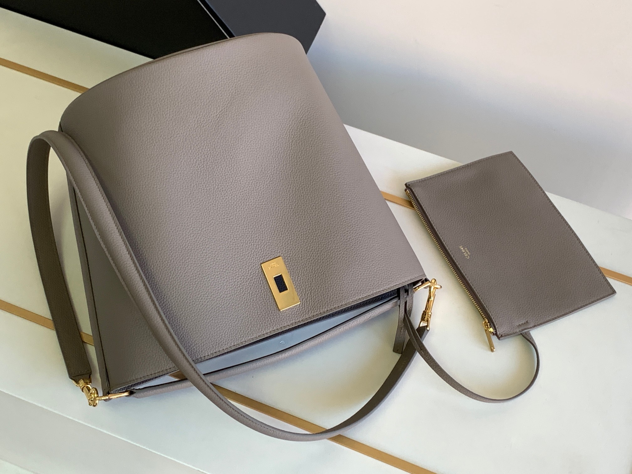 CELINE赛琳Bucket 16 全皮水桶包195573