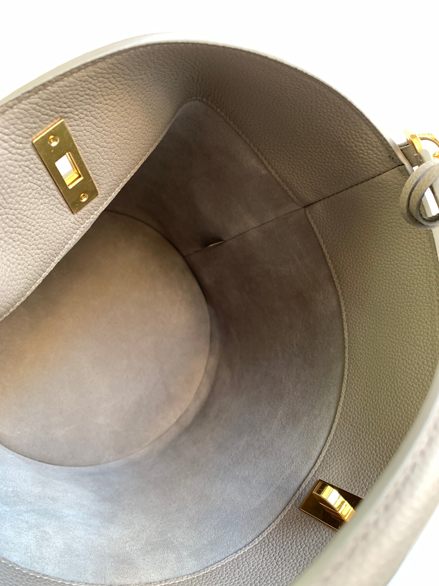 CELINE赛琳Bucket 16 全皮水桶包195573