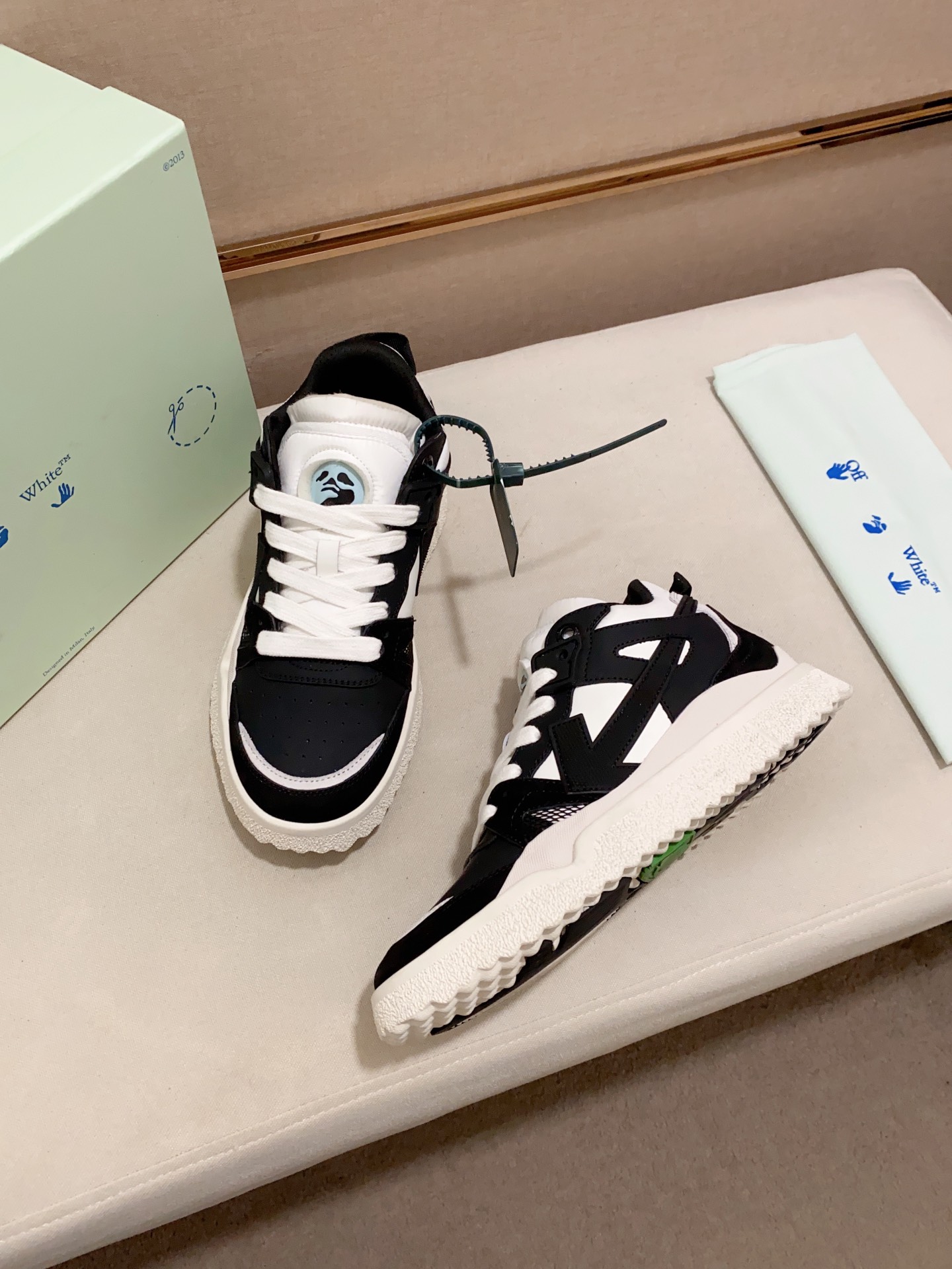 Factory price Couple models Off white explosive models of casual trainers Calidad única original de 