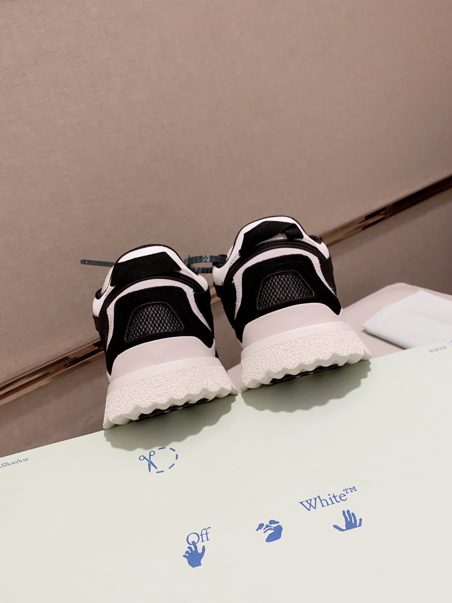 Factory price Couple models Off white explosive models of casual trainers Calidad única original de 