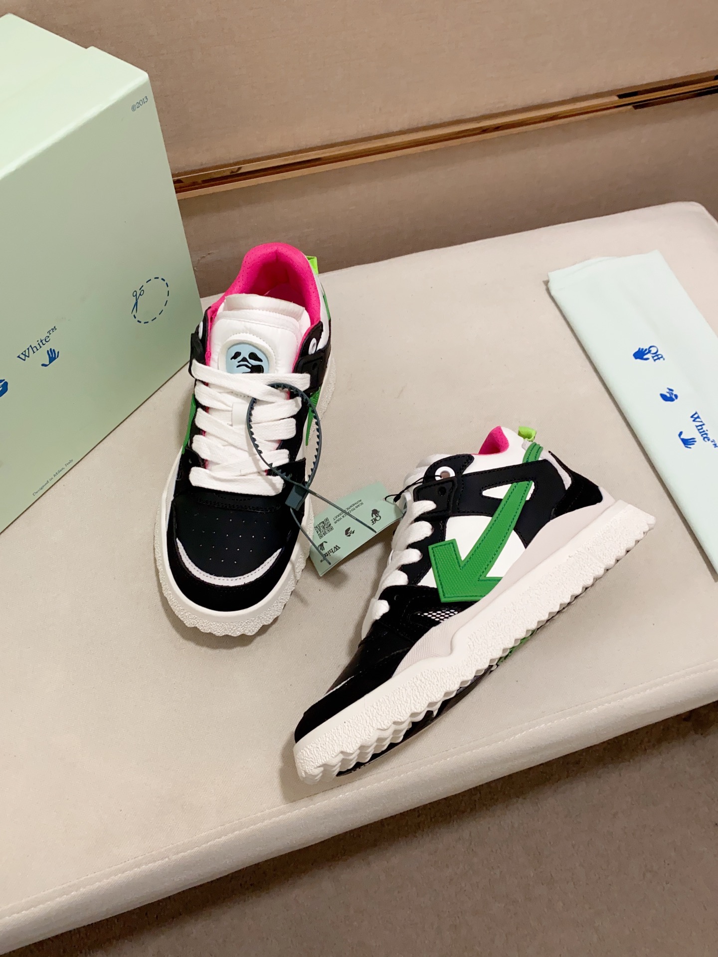 Factory price Couple models Off white explosive models of casual trainers Calidad única original de 