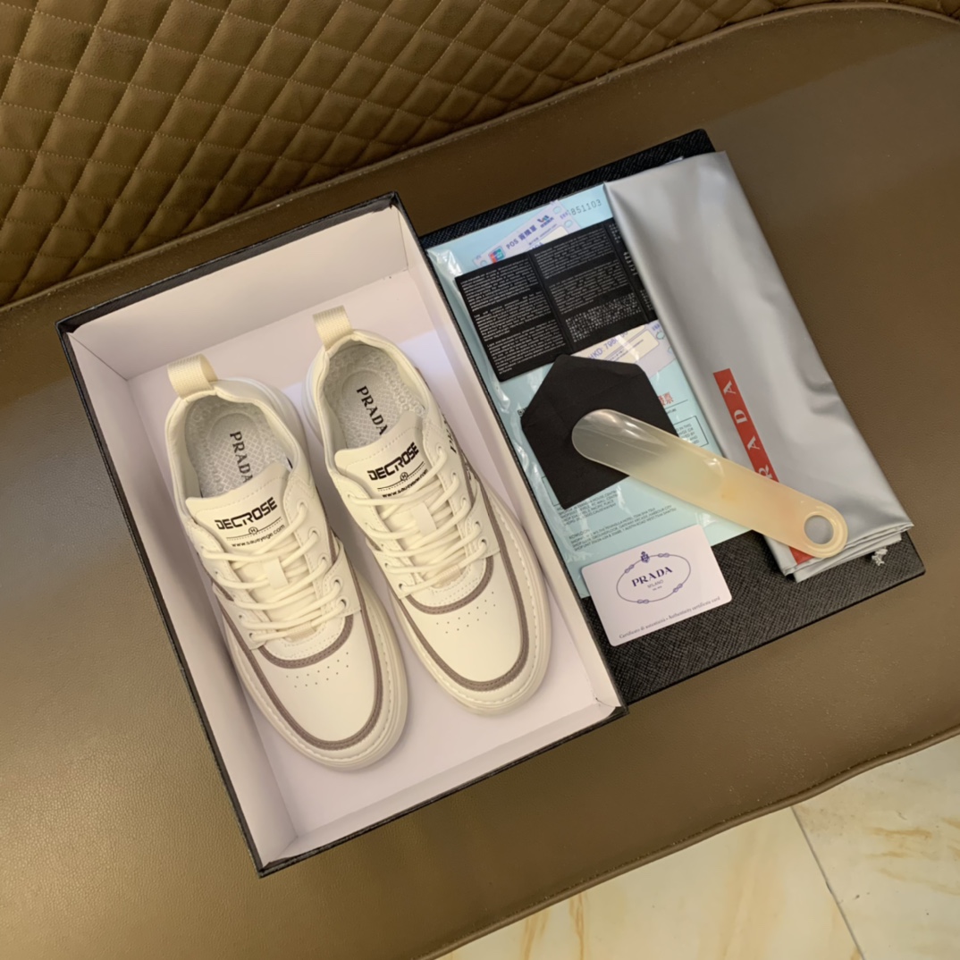 Prada 普拉达 ～独特现代风运动鞋.专柜代购休闲鞋 男士2022专柜同步发售,意大利进口原版品牌精选原版材料 原版内里拒绝脱色磨脚鞋底：原厂特供原版底, 超酷 法国懒人风格设计 懒人套脚套脚 原单品质 超舒服原版底 . 适合户外司机驾车完美男鞋码数：38-44 45码可定做白色 颜色选 长期供实体店