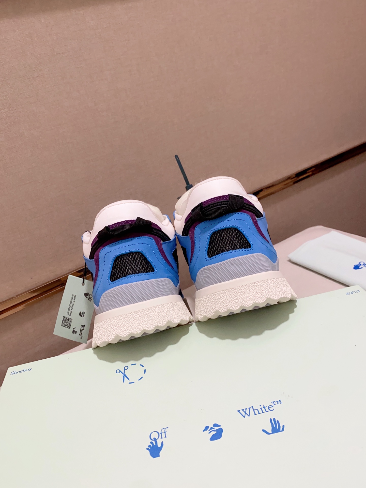 Factory price Couple models Off white explosive models of casual trainers Calidad única original de 