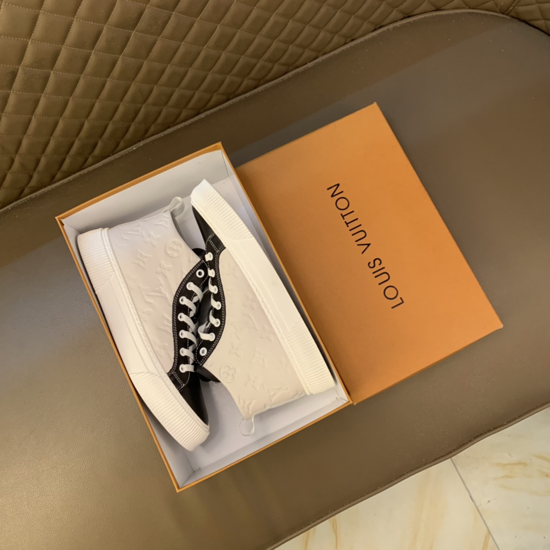 J0 LOUlS VUlTTON 路易威登～独特现休闲风.LV专柜代购休闲鞋 男士2022专柜同步发售,意大利进口品牌精选头层柔软牛皮特殊面料,牛皮内里 拒绝脱色磨脚鞋底：原厂特供原版底实物更赞 适合户外司机驾车完美 男装男鞋码数：38-44 45可定做 .白色 选