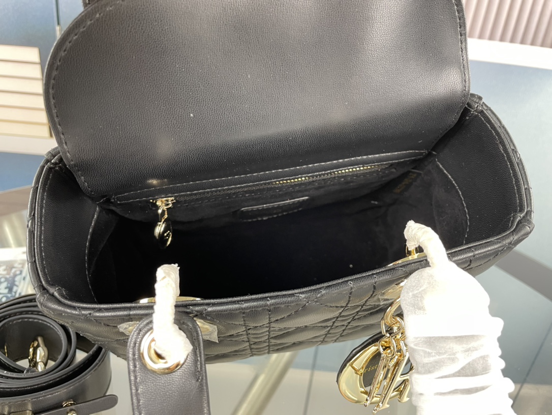 中号 340 配丝巾（Lady Dior) 四格手袋包