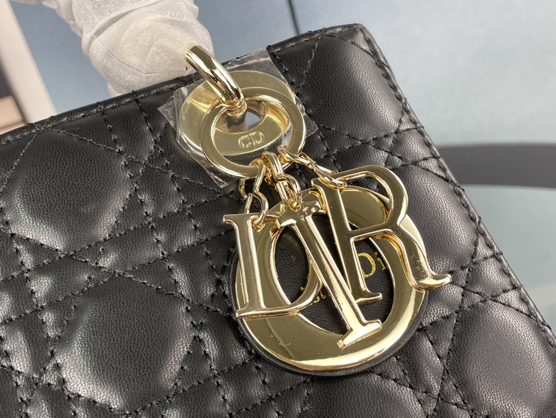 中号 340 配丝巾（Lady Dior) 四格手袋包